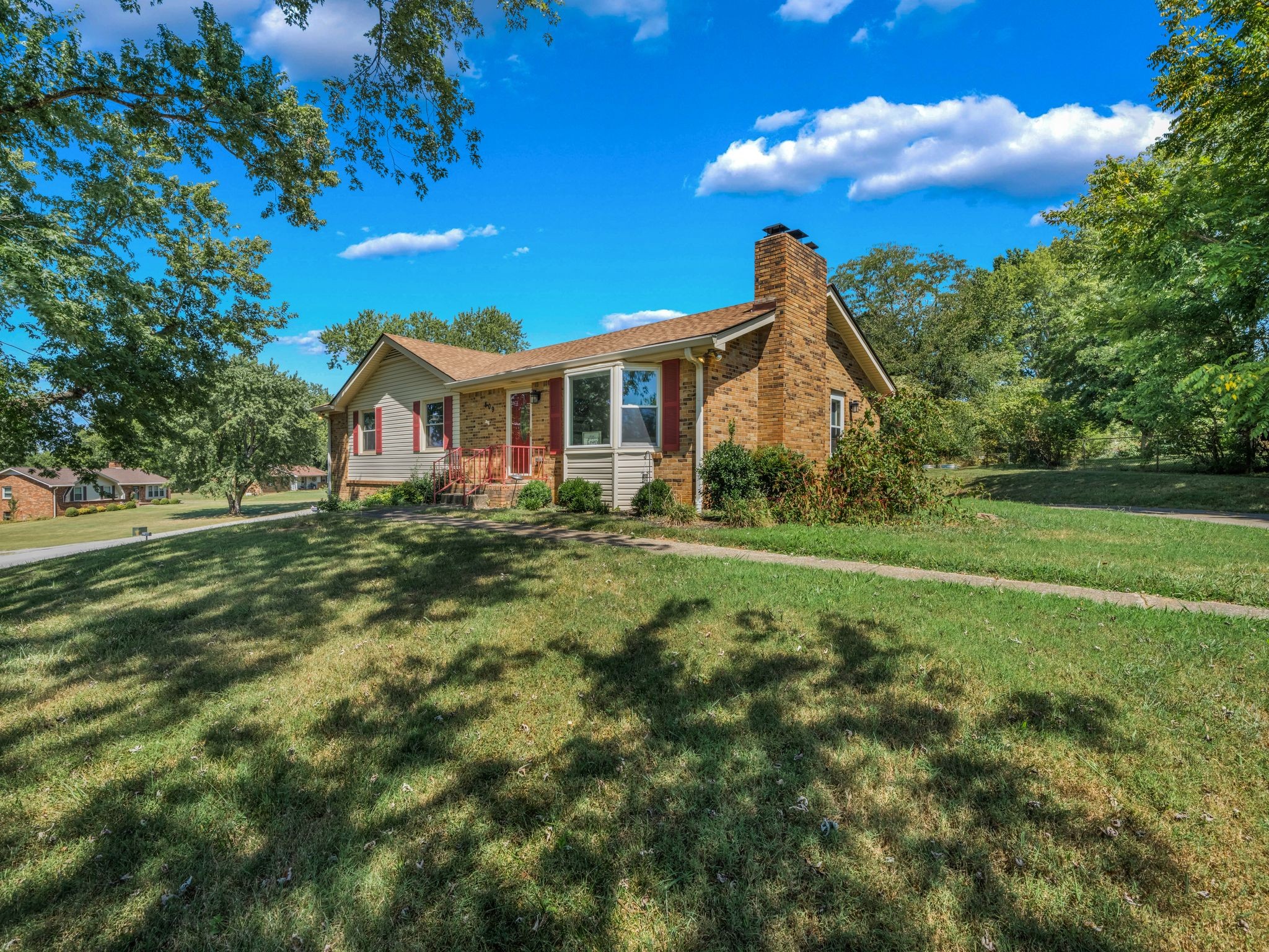 809 Laurel Dr