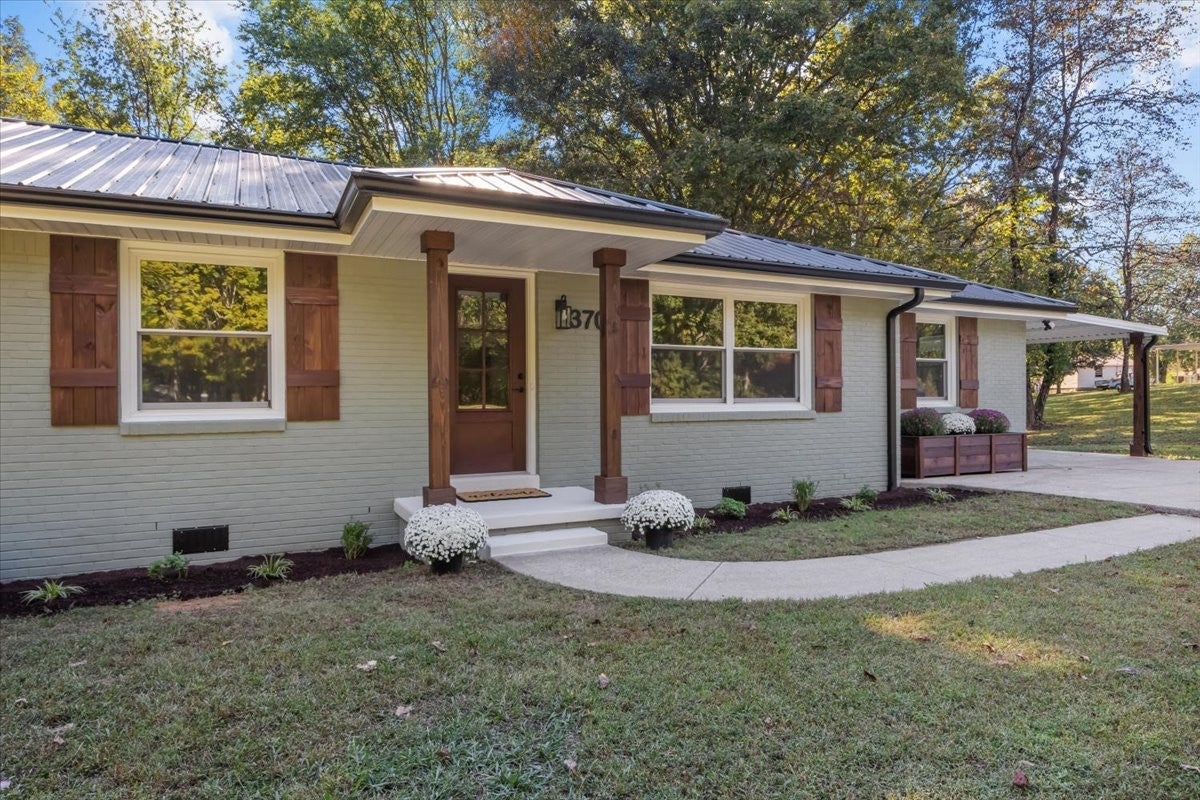 370 Wolfe Blvd
