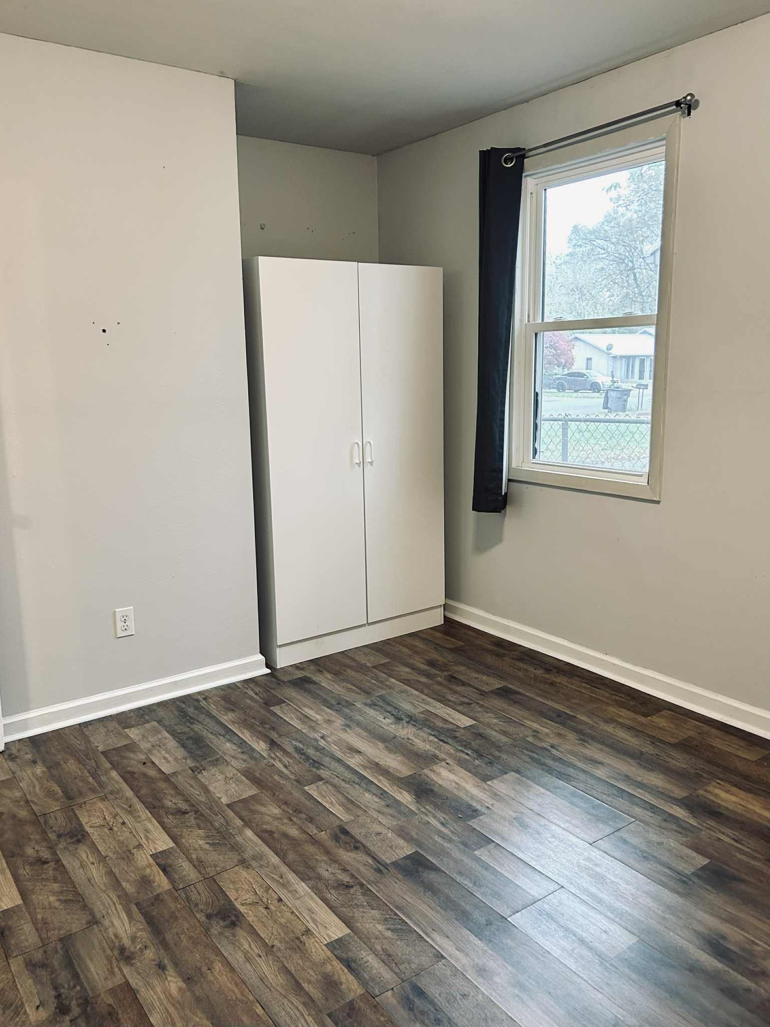 Clarksville, Tennessee 37042, United States, 2 Bedrooms Bedrooms, ,1 BathroomBathrooms,Residential,Active,230863