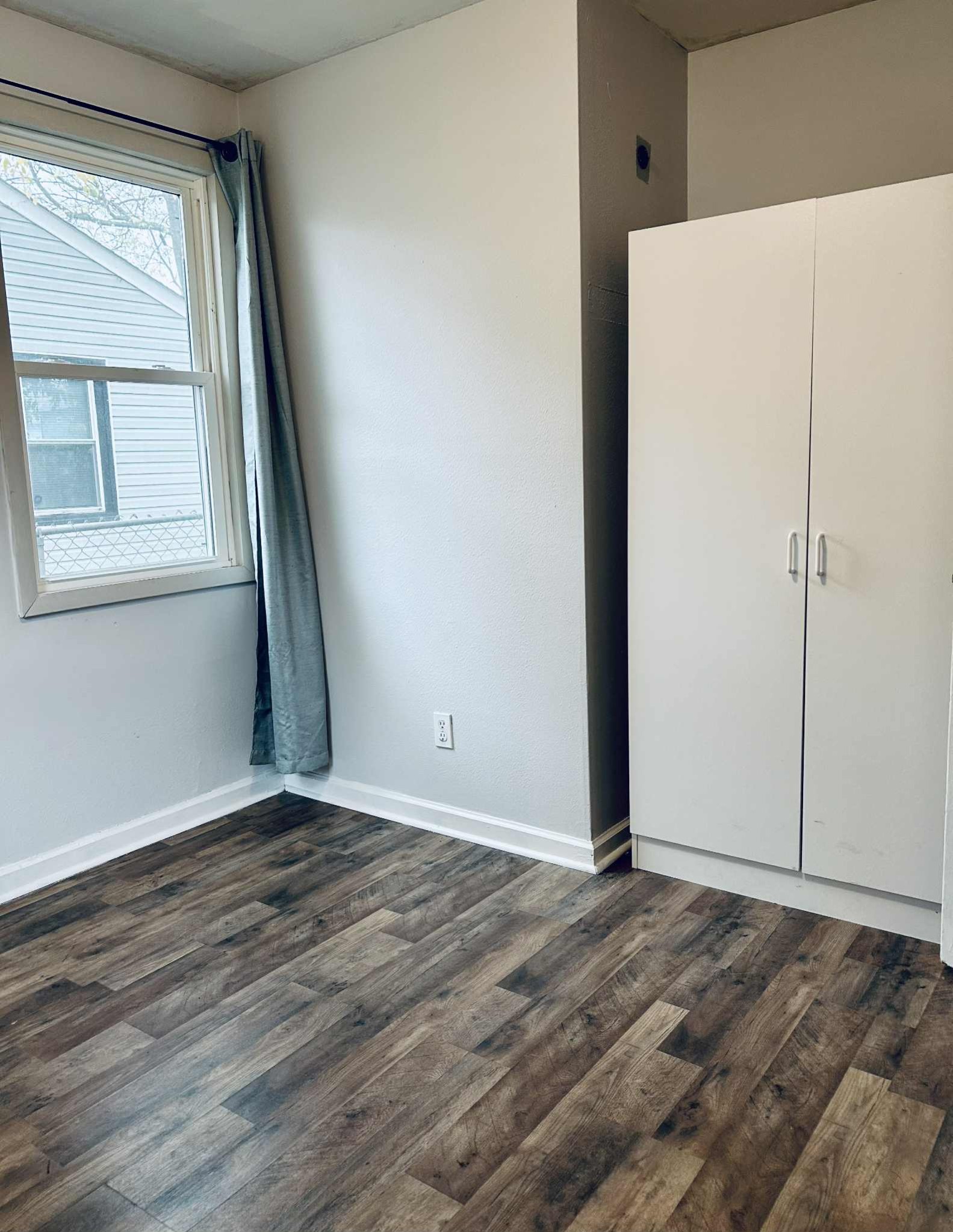 Clarksville, Tennessee 37042, United States, 2 Bedrooms Bedrooms, ,1 BathroomBathrooms,Residential,Active,230863