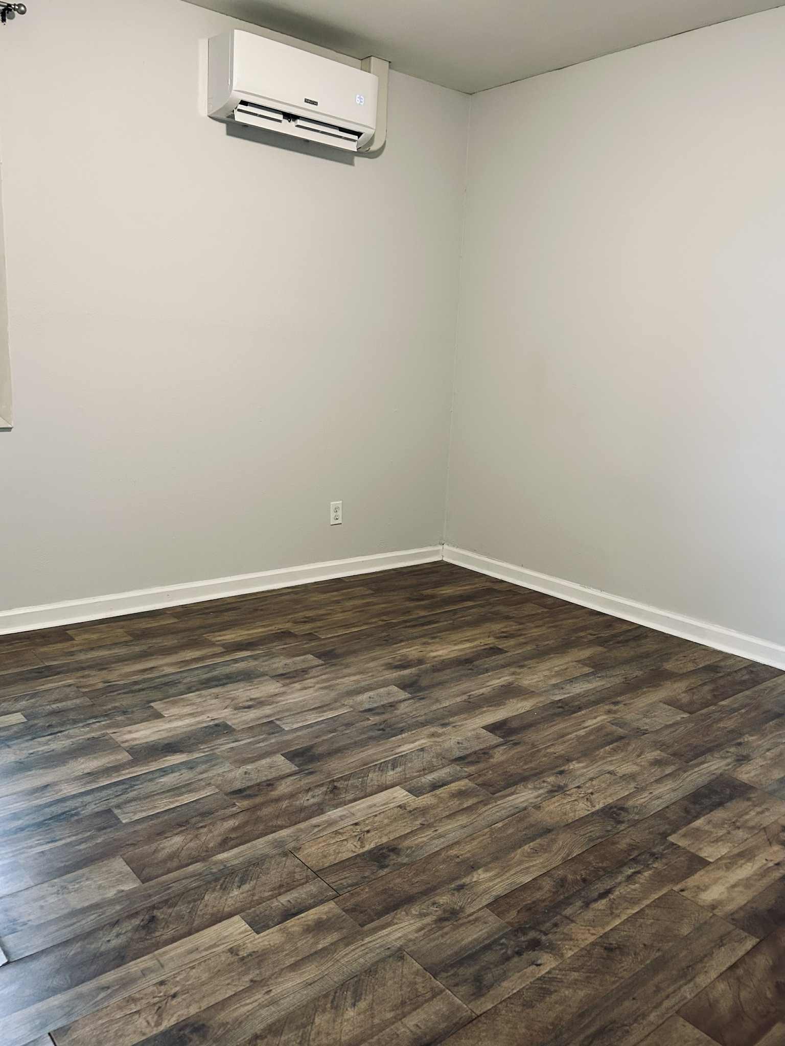 Clarksville, Tennessee 37042, United States, 2 Bedrooms Bedrooms, ,1 BathroomBathrooms,Residential,Active,230863