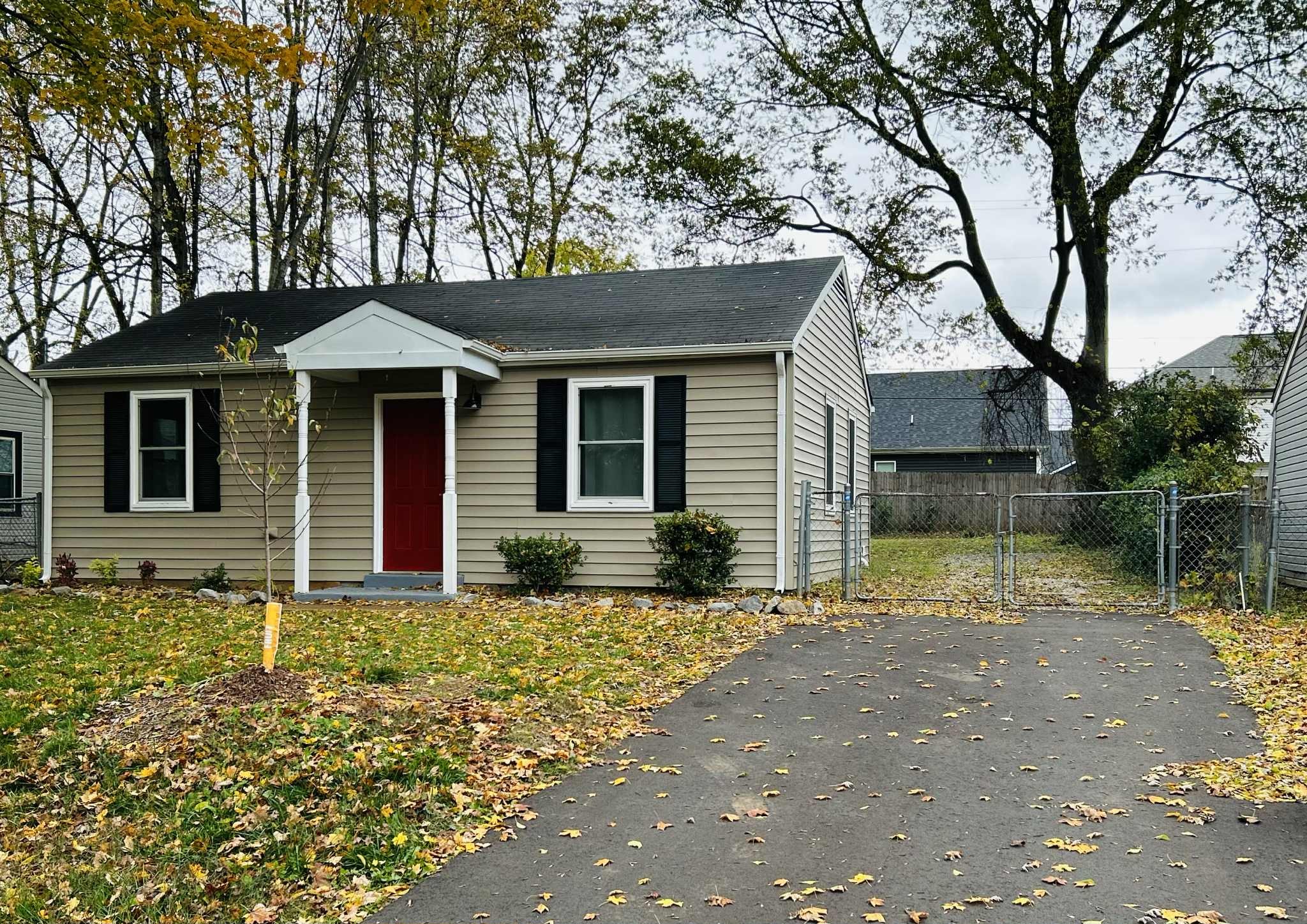 Clarksville, Tennessee 37042, United States, 2 Bedrooms Bedrooms, ,1 BathroomBathrooms,Residential,Active,230863