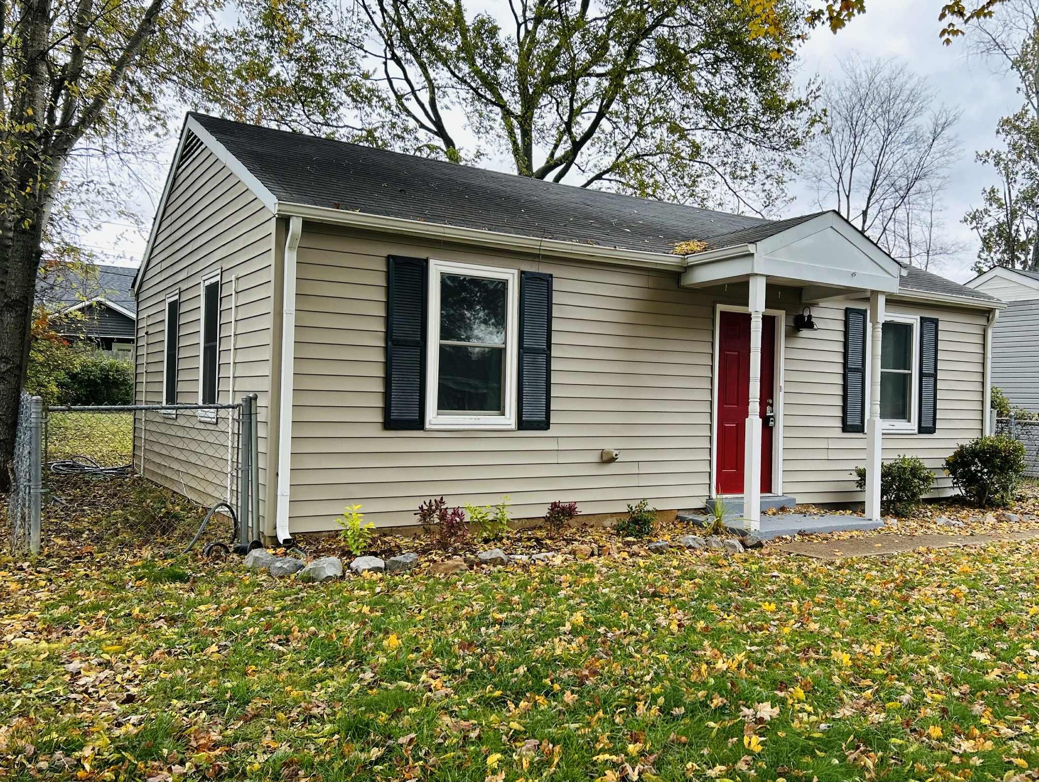 Clarksville, Tennessee 37042, United States, 2 Bedrooms Bedrooms, ,1 BathroomBathrooms,Residential,Active,230863