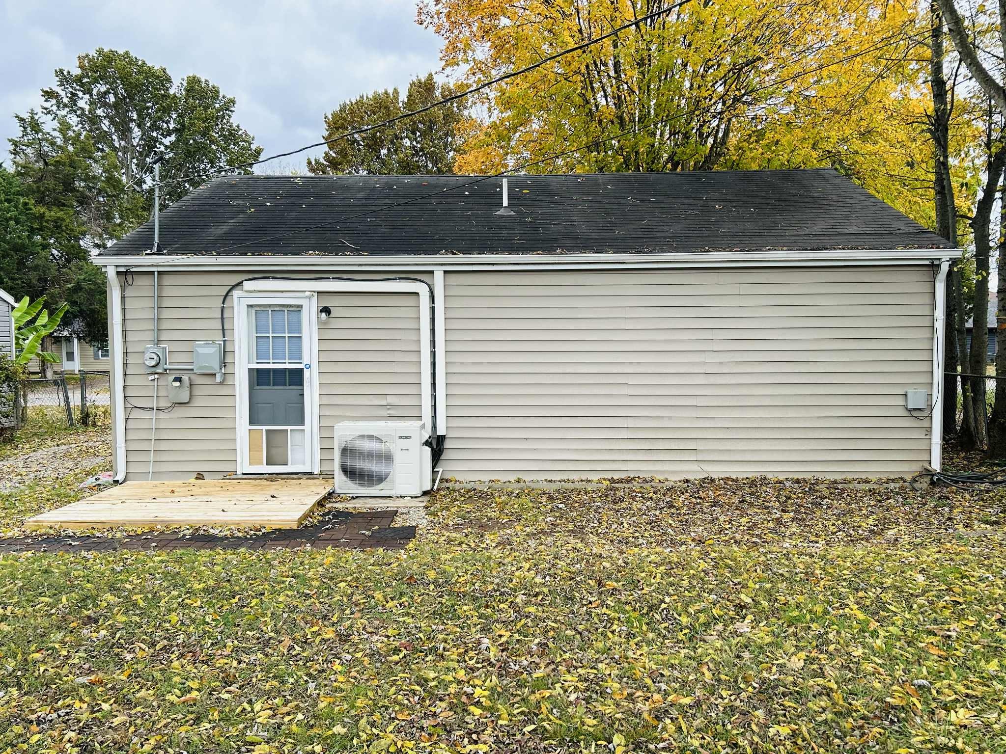 Clarksville, Tennessee 37042, United States, 2 Bedrooms Bedrooms, ,1 BathroomBathrooms,Residential,Active,230863