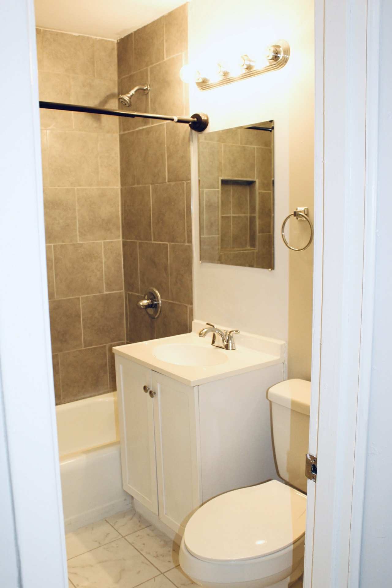 Clarksville, Tennessee 37042, United States, 2 Bedrooms Bedrooms, ,1 BathroomBathrooms,Residential,Active,230863