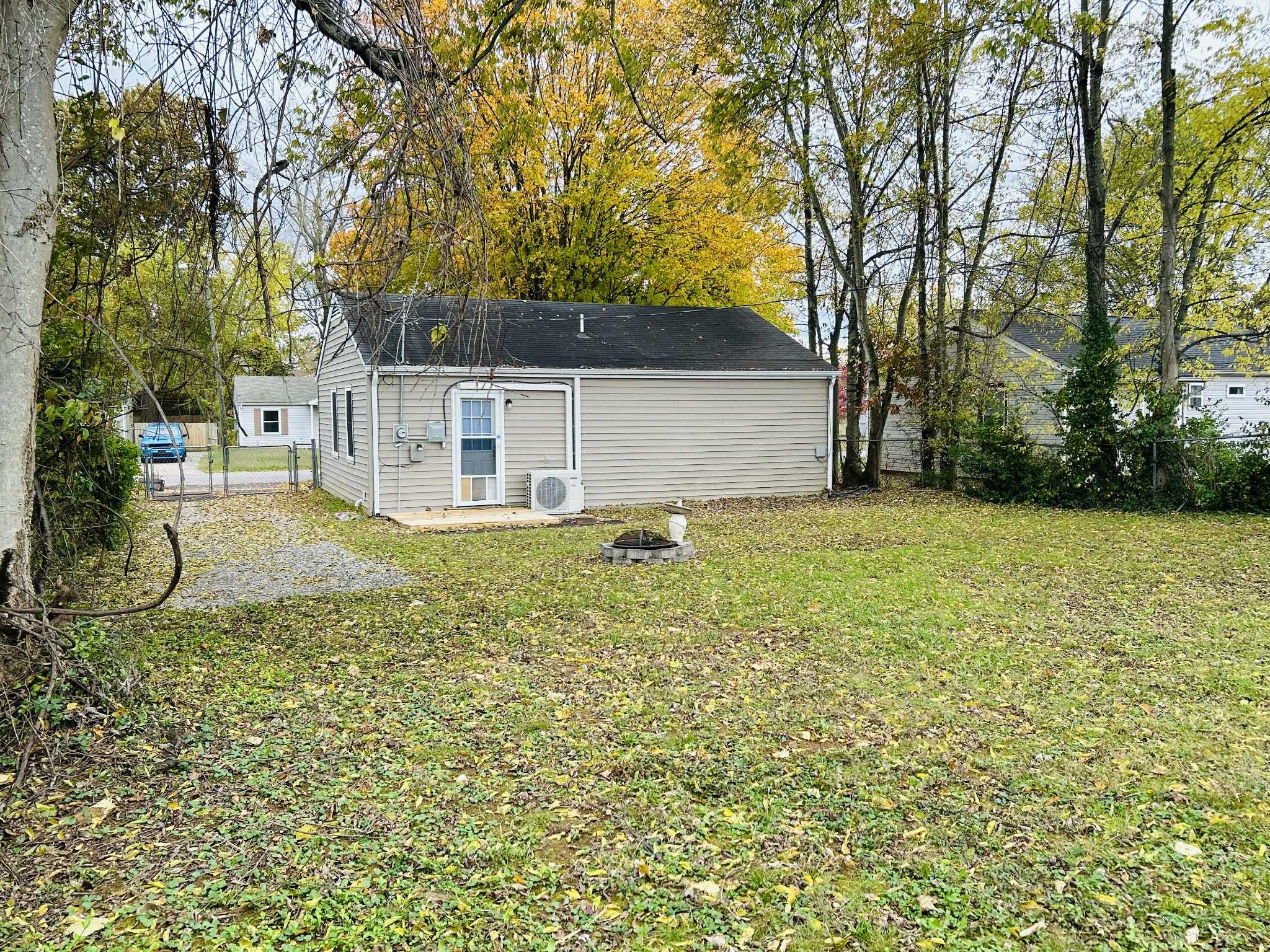 Clarksville, Tennessee 37042, United States, 2 Bedrooms Bedrooms, ,1 BathroomBathrooms,Residential,Active,230863