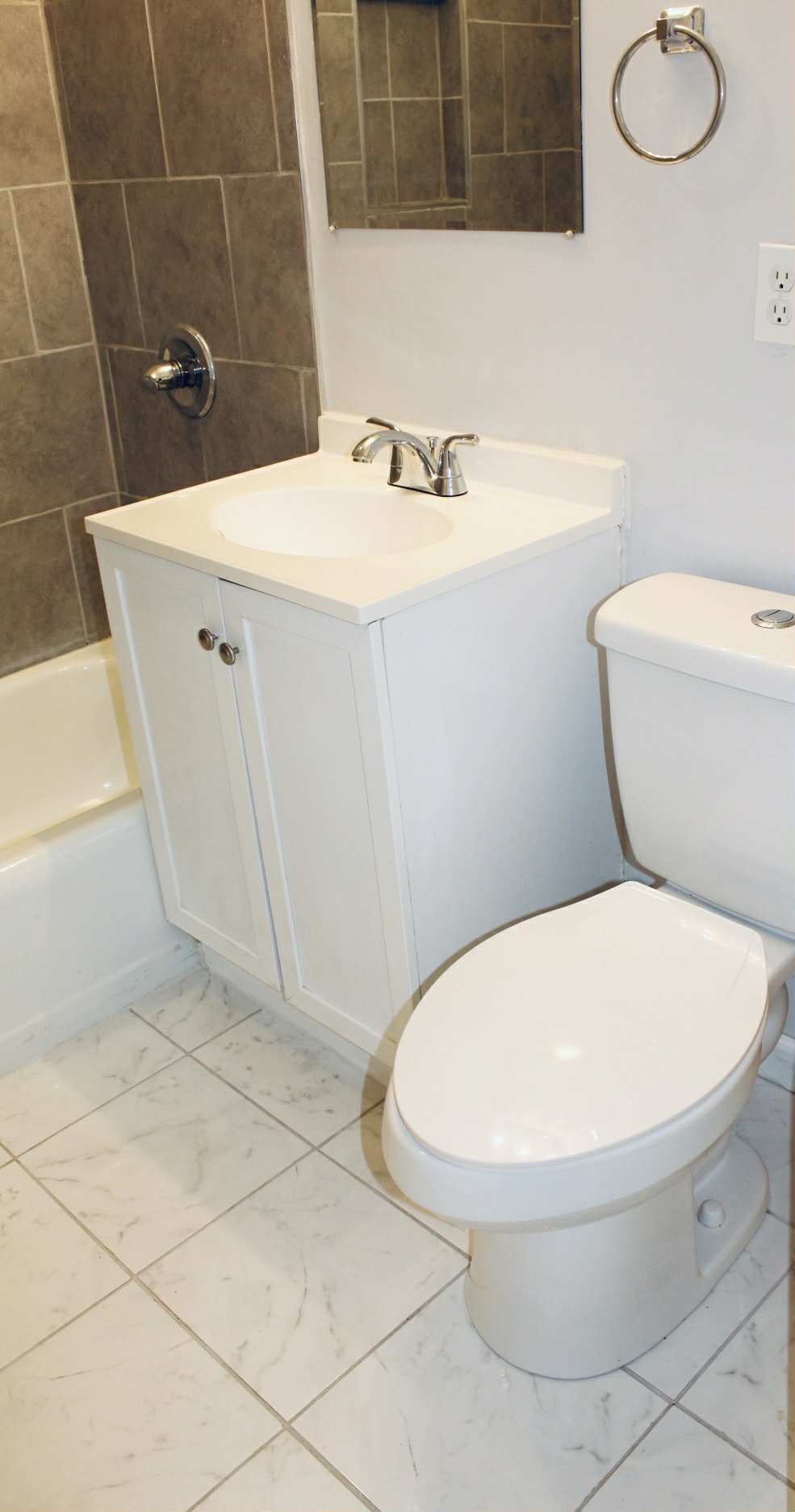 Clarksville, Tennessee 37042, United States, 2 Bedrooms Bedrooms, ,1 BathroomBathrooms,Residential,Active,230863