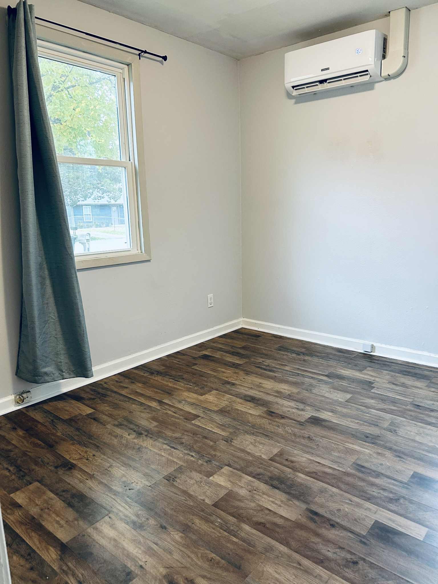 Clarksville, Tennessee 37042, United States, 2 Bedrooms Bedrooms, ,1 BathroomBathrooms,Residential,Active,230863