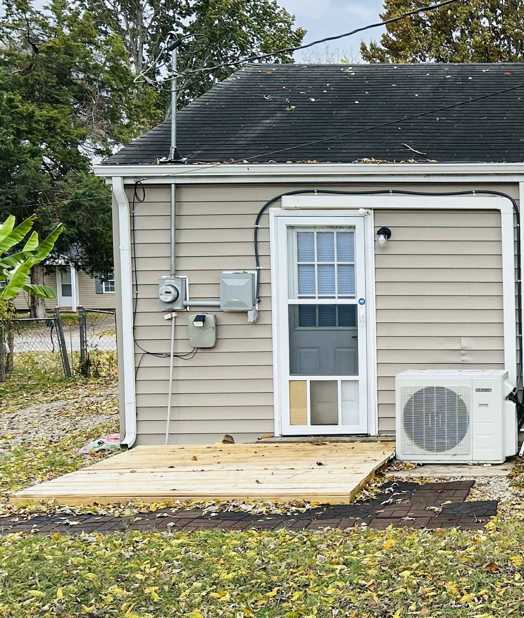 Clarksville, Tennessee 37042, United States, 2 Bedrooms Bedrooms, ,1 BathroomBathrooms,Residential,Active,230863