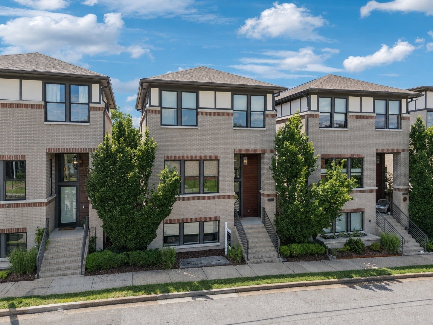 3-bed listing at 206 S 10th St, Nashville
