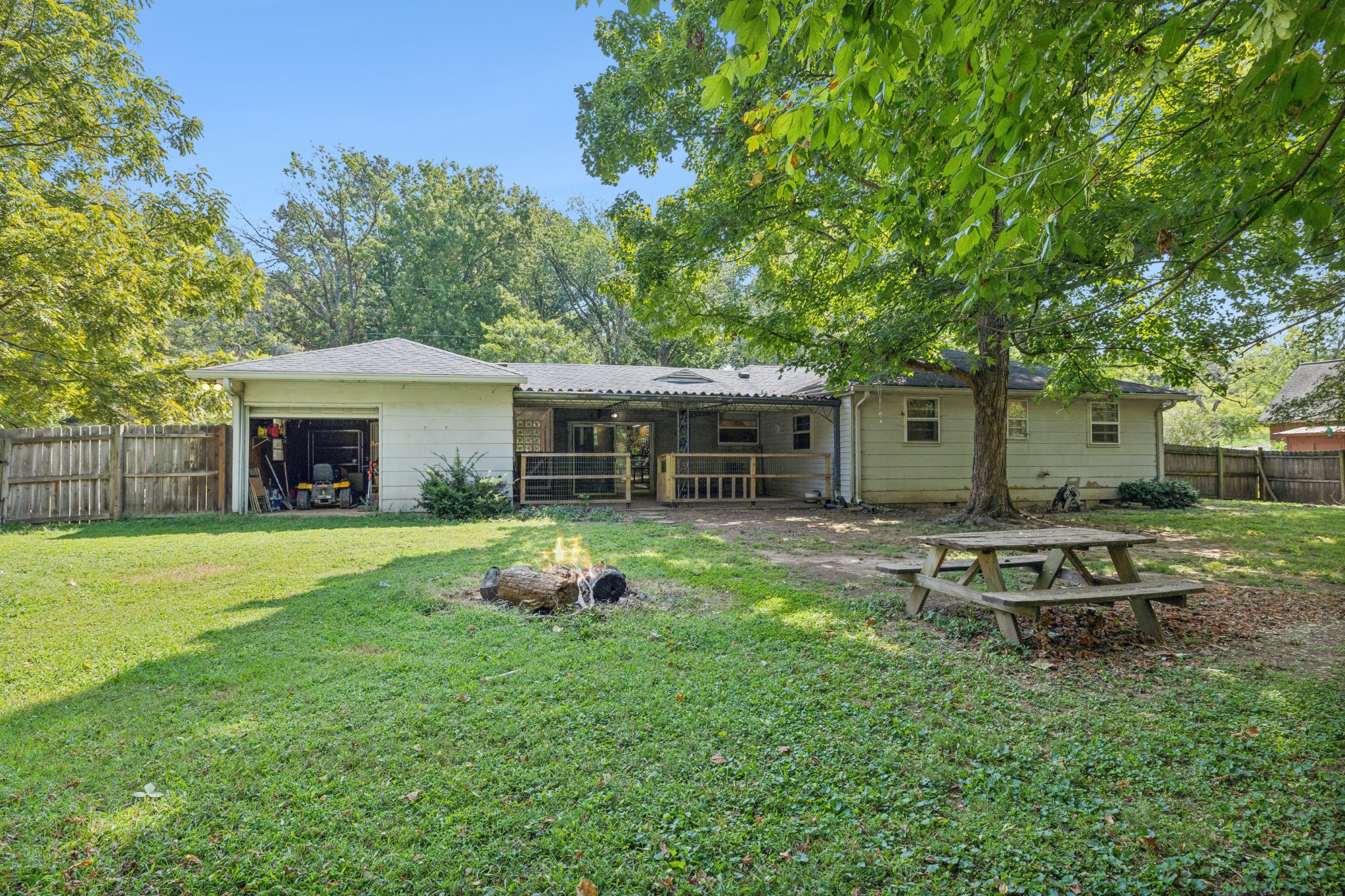 3943 Creekside Dr
