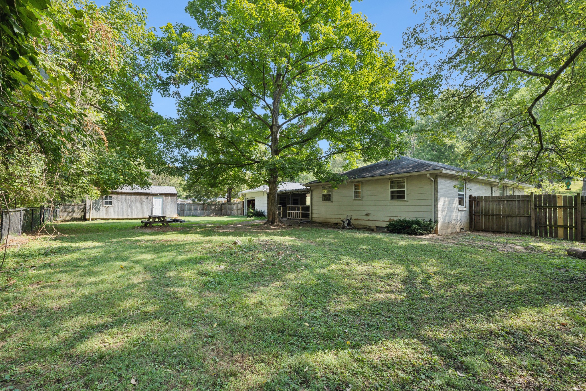 3943 Creekside Dr