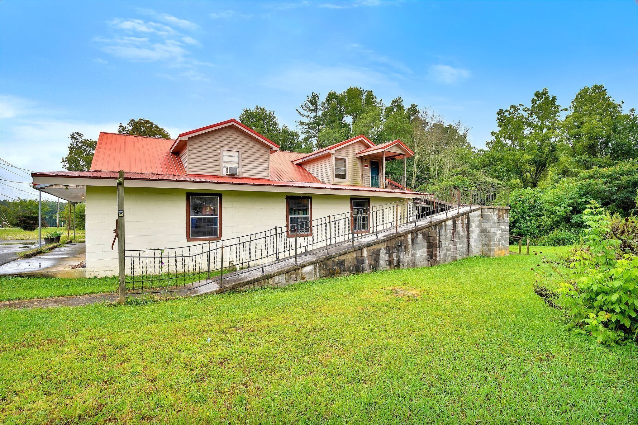 1183 Main St