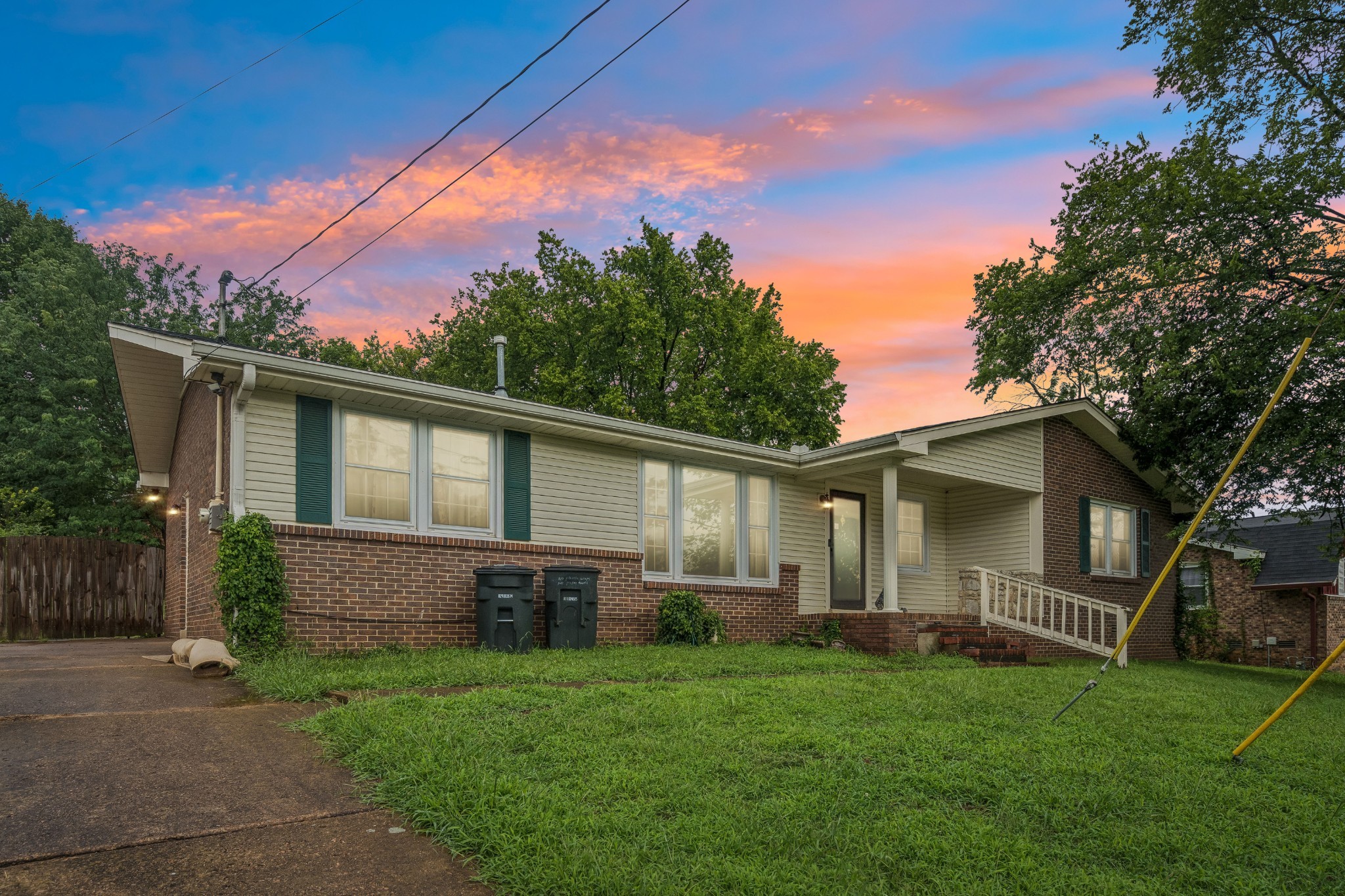 2821 Creekview Dr