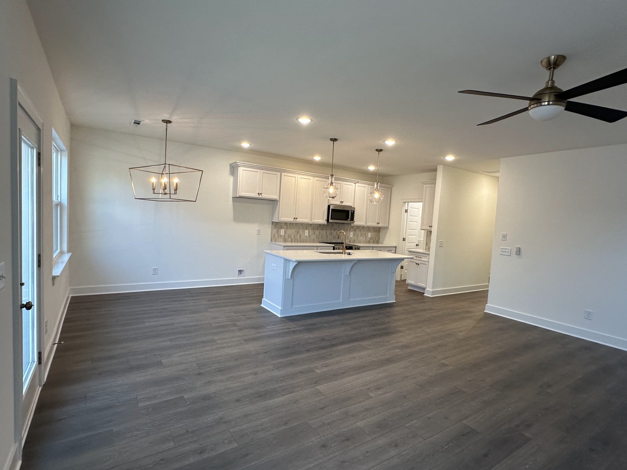 5049 Greentree Dr