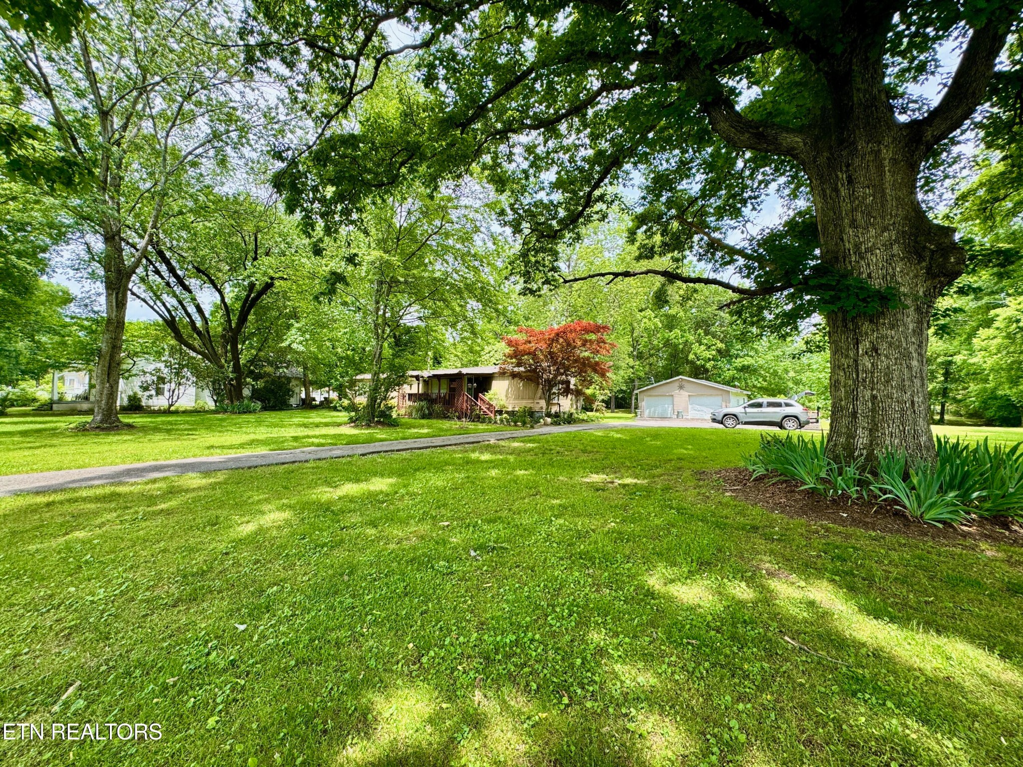 476 W Jackson Ave