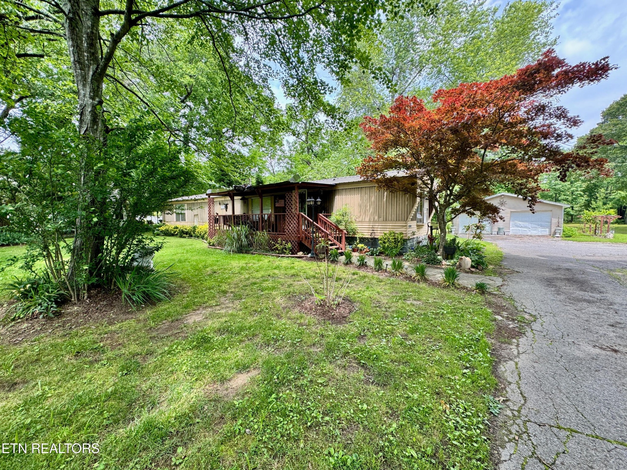 476 W Jackson Ave