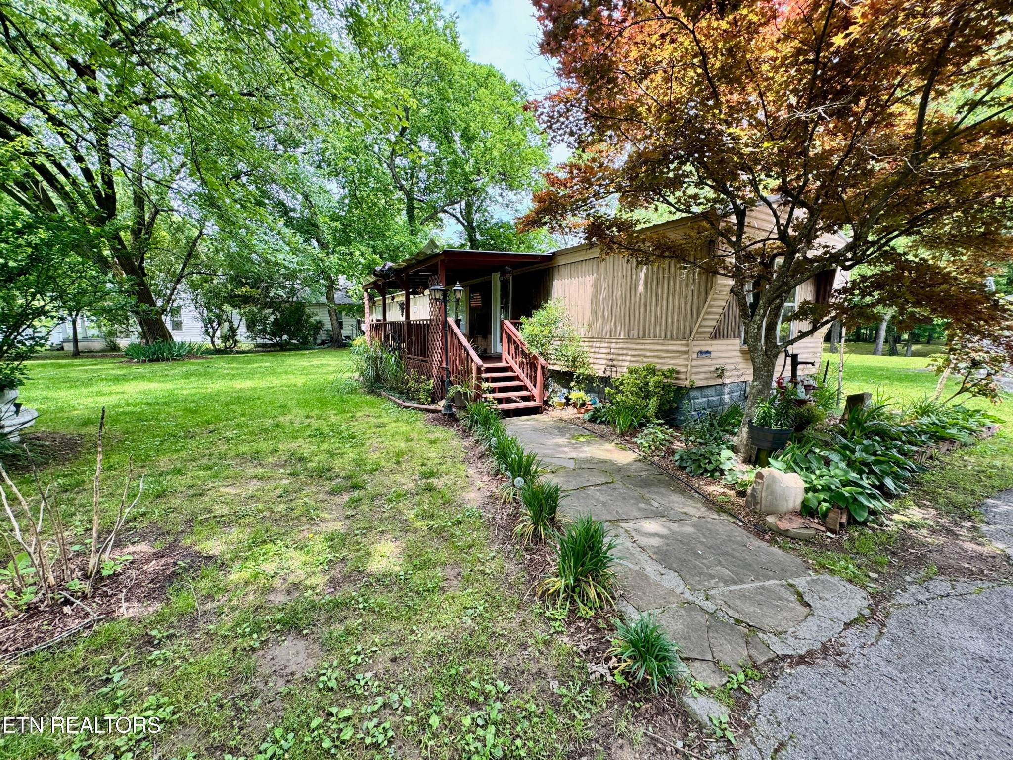 476 W Jackson Ave