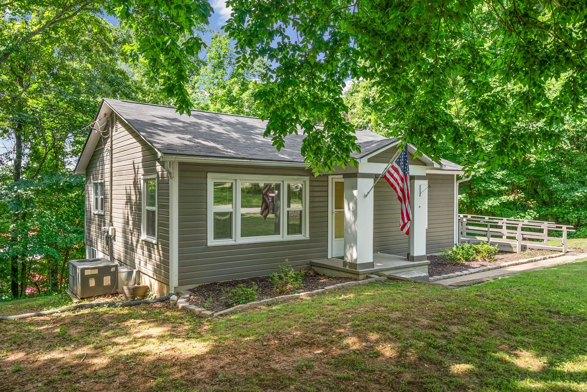 120 Circle Hill Dr