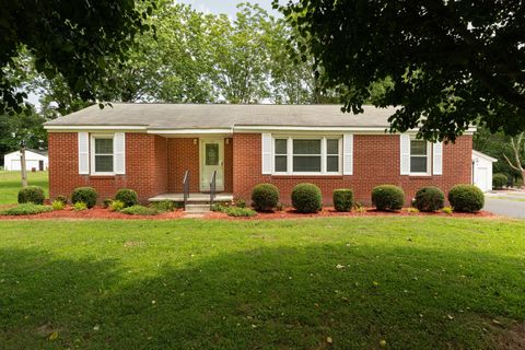 18 W Point Dr Fayetteville TN 37334