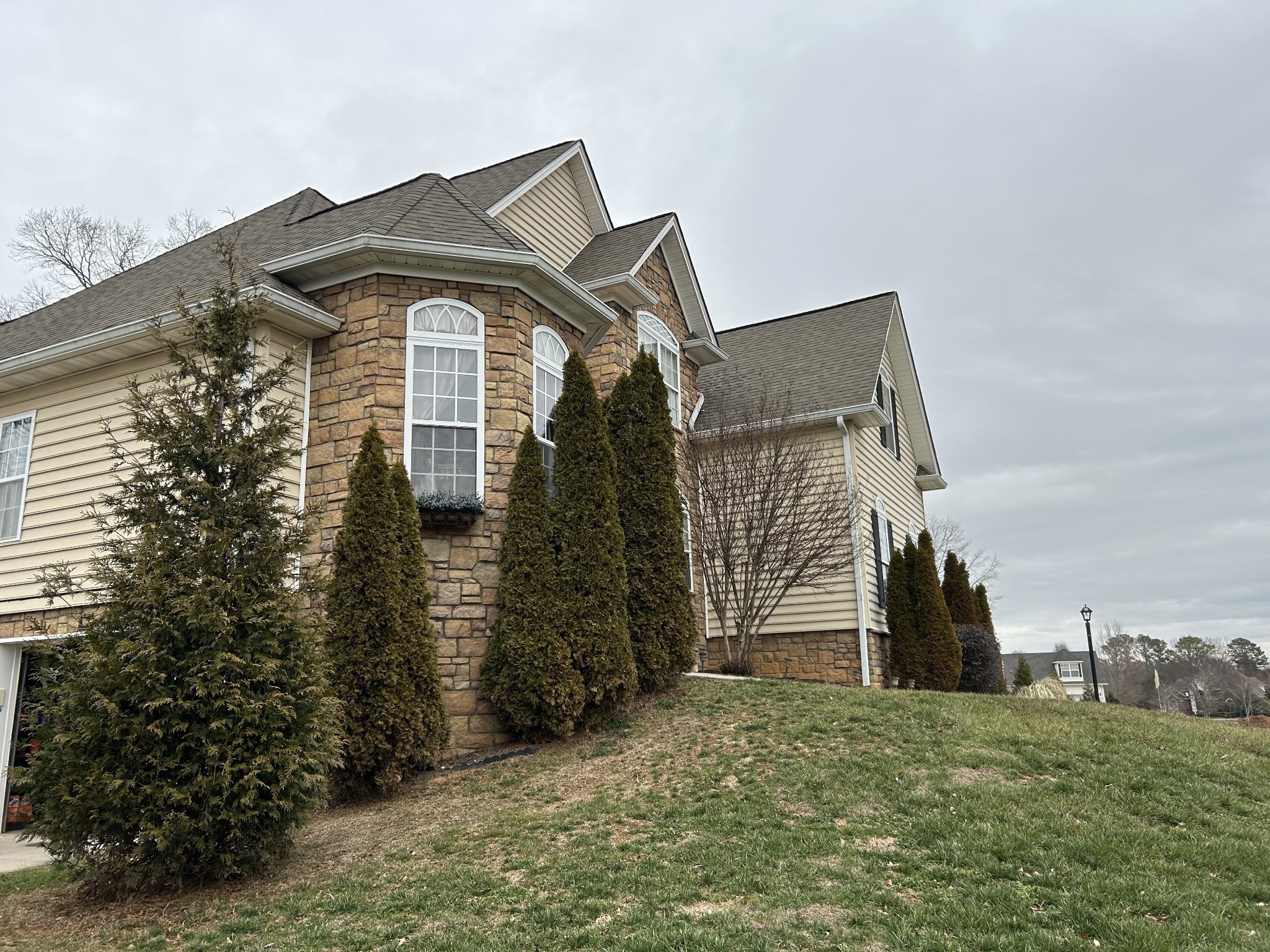 514 Willow Creek Cv NE