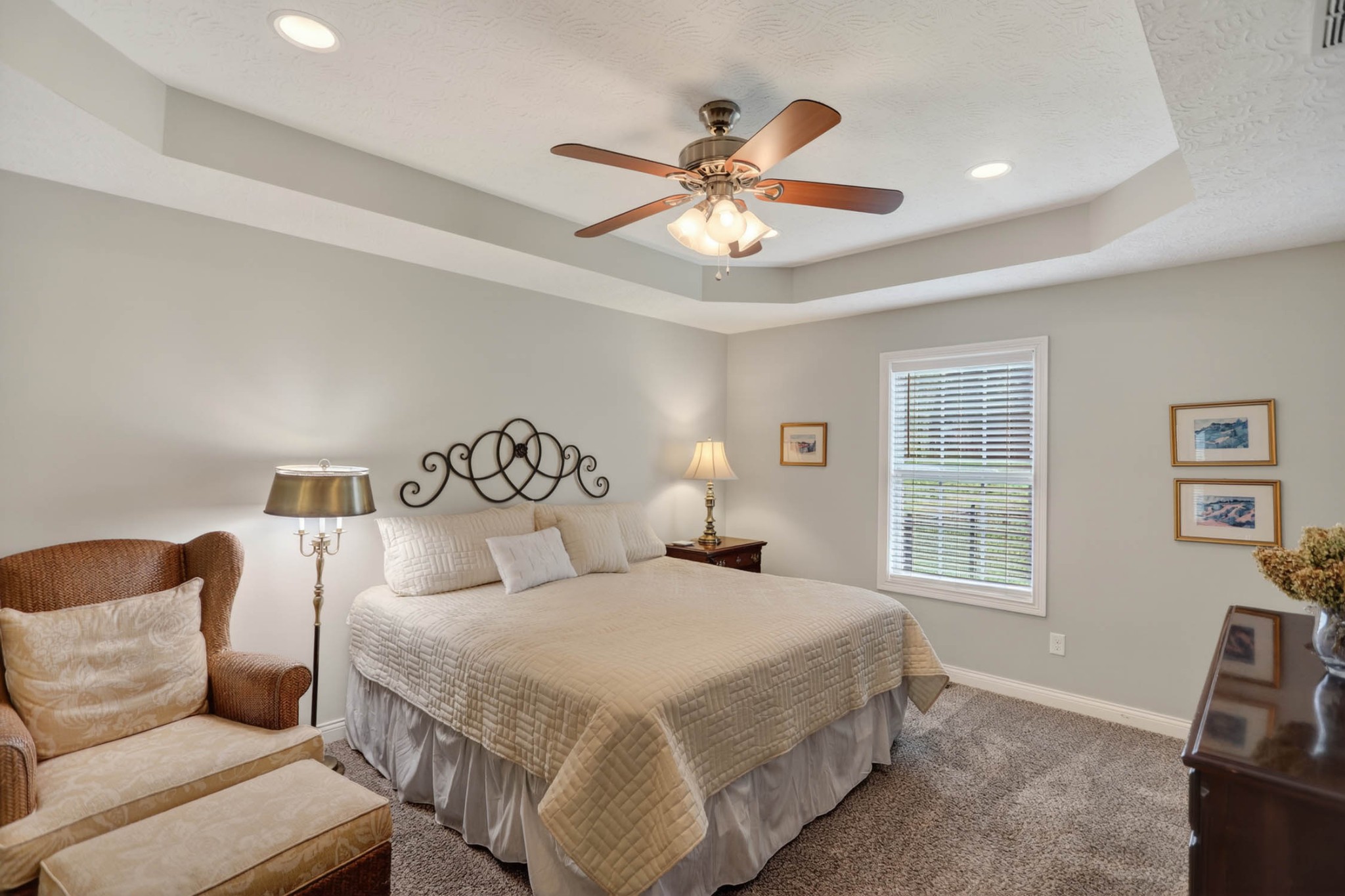 210 Claiborne Cir - Photo 3