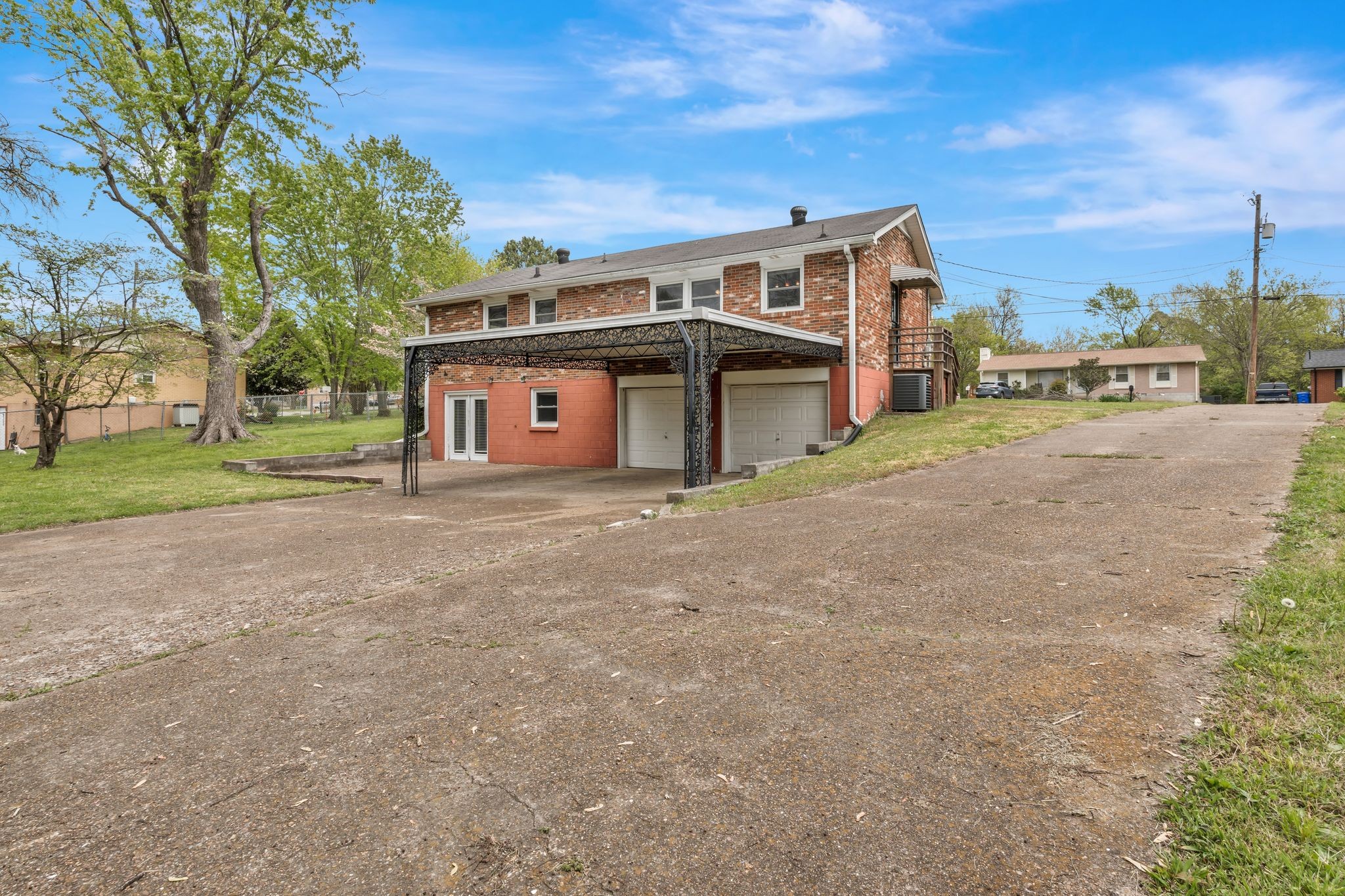 305 Connie Ave