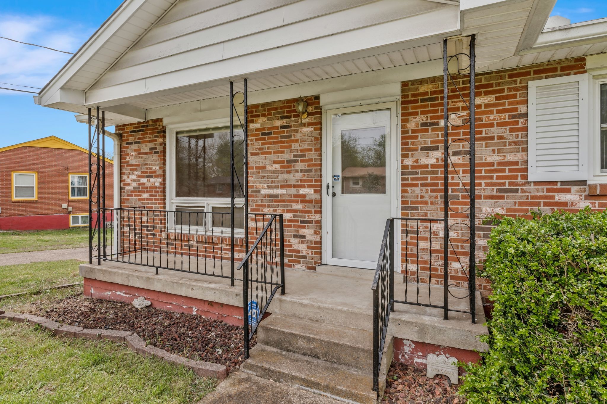 305 Connie Ave