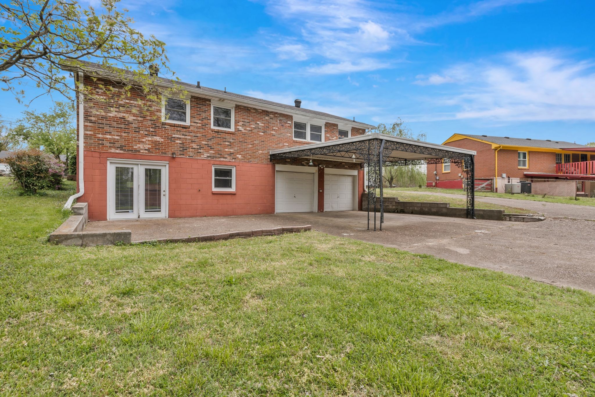 305 Connie Ave
