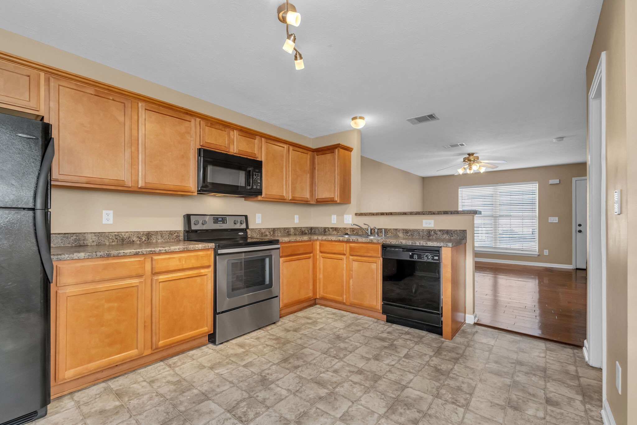 6024 Cullen Dr