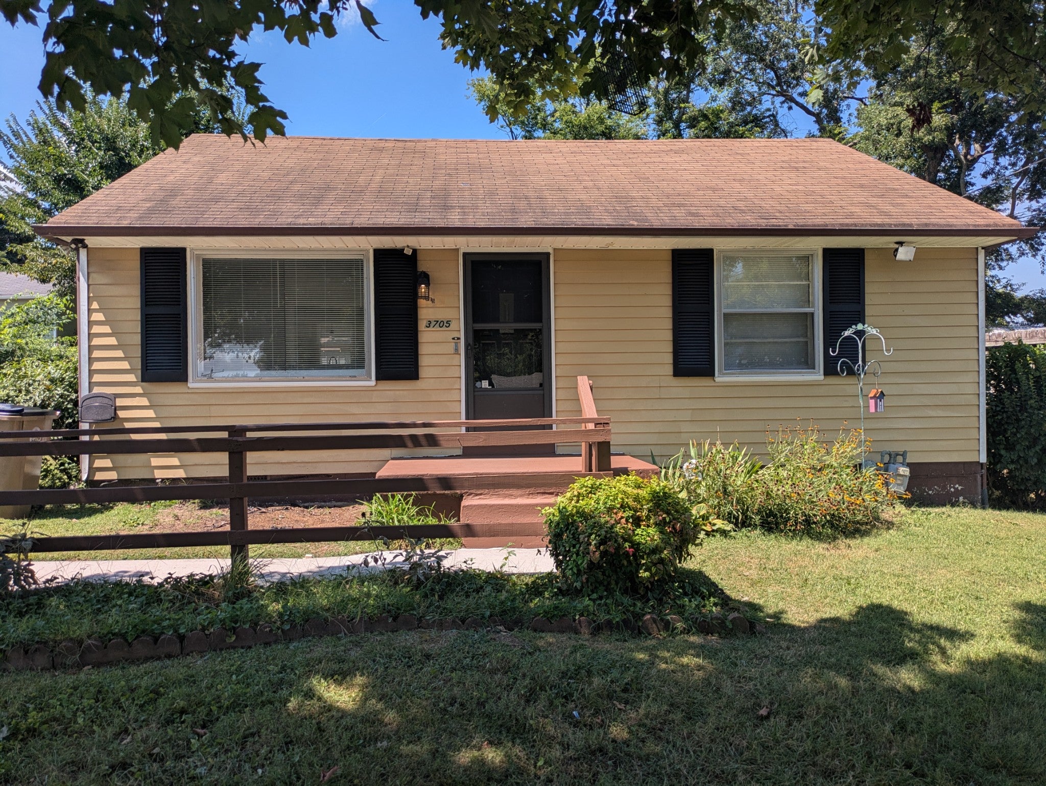 2.0-bed rental at 3705 Hewlett Dr