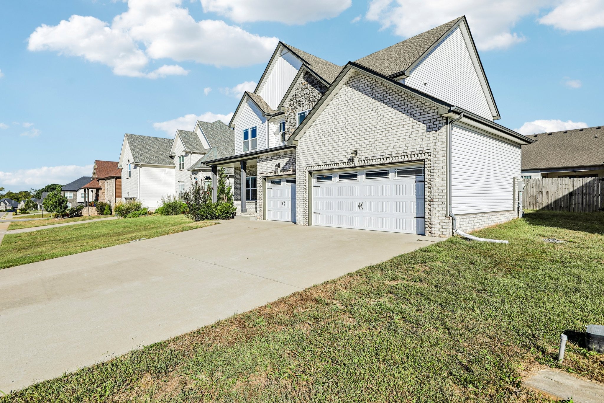 300 Bluebriar Trce