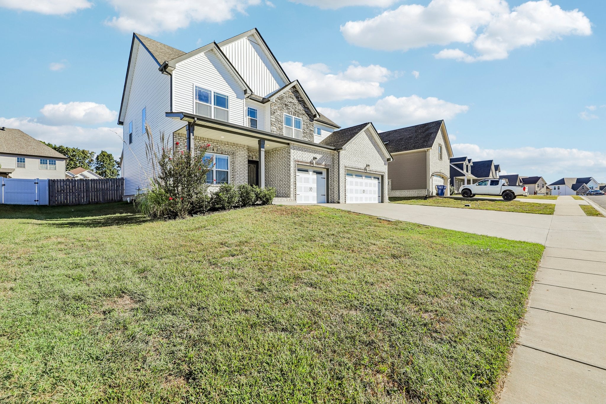 300 Bluebriar Trce