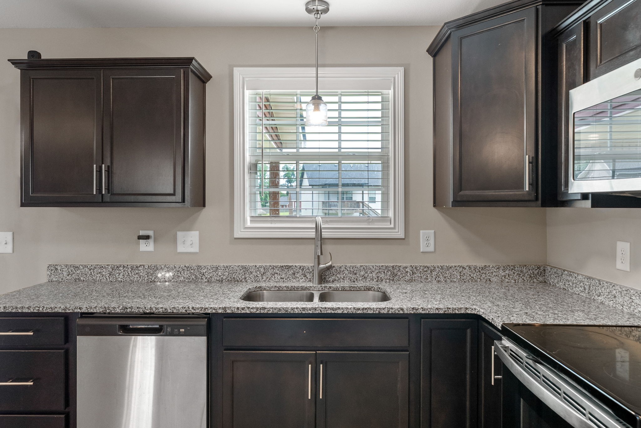 Clarksville, Tennessee 37042, United States, 3 Bedrooms Bedrooms, ,3 BathroomsBathrooms,Residential,Active,137443