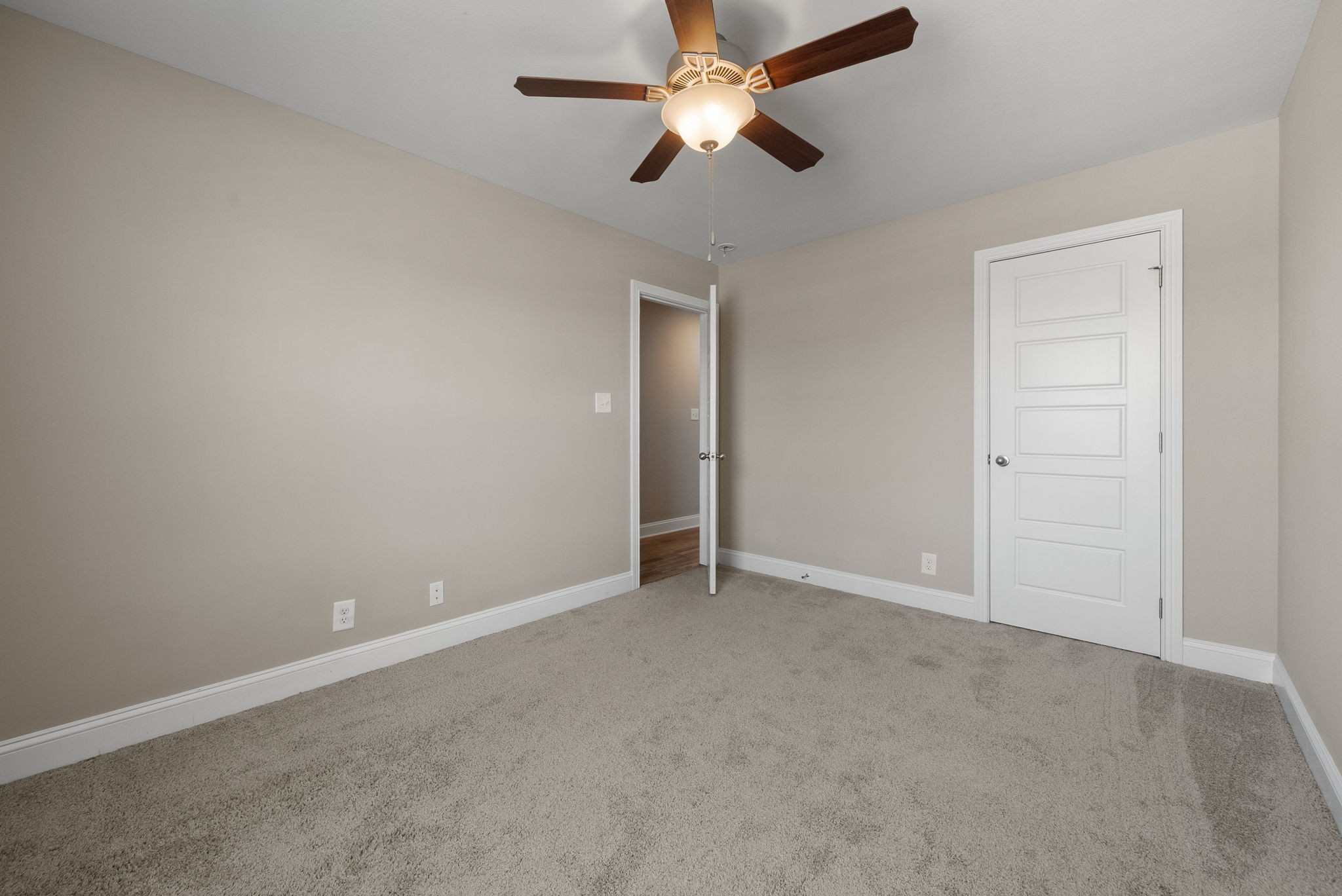 Clarksville, Tennessee 37042, United States, 3 Bedrooms Bedrooms, ,3 BathroomsBathrooms,Residential,Active,137443