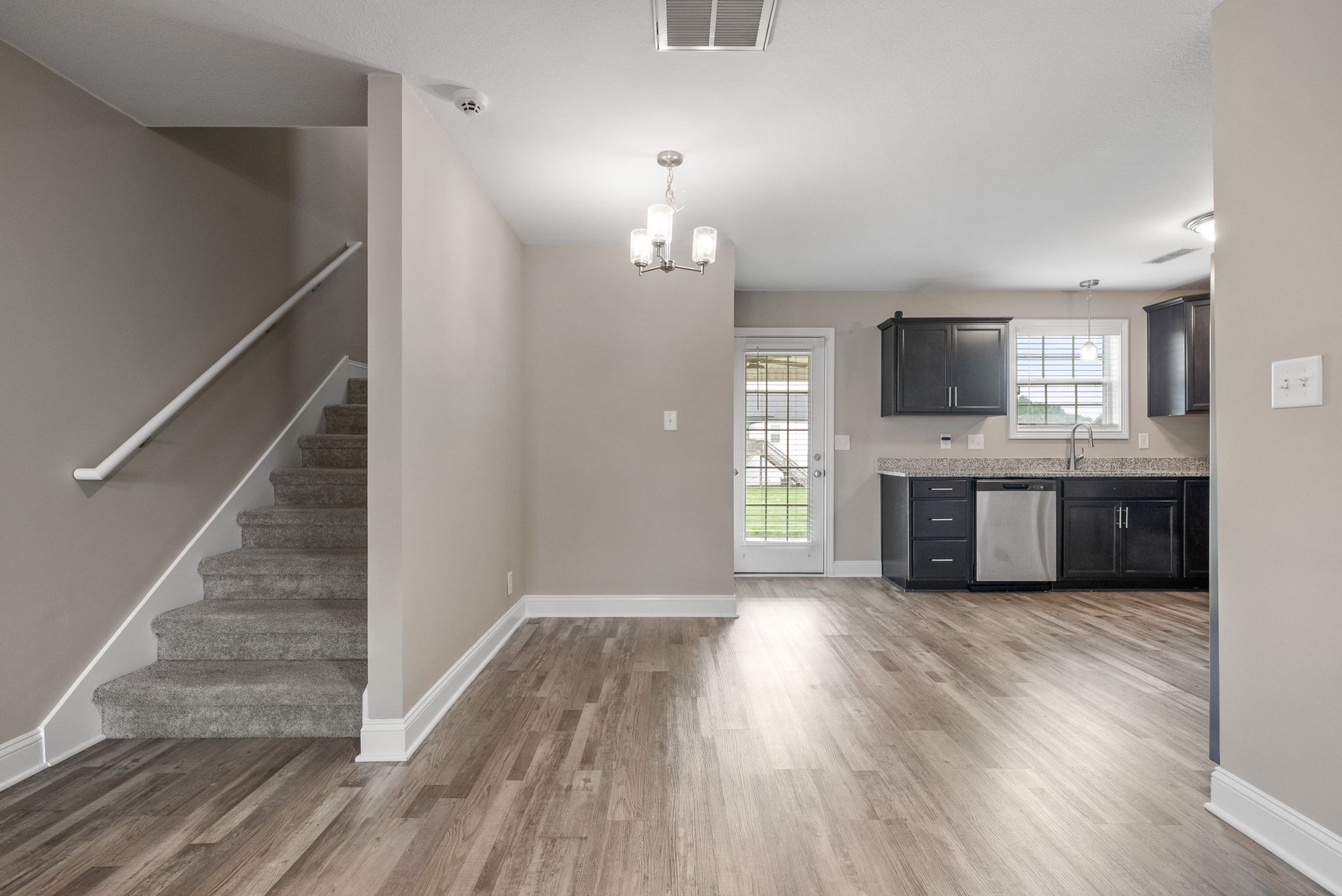 Clarksville, Tennessee 37042, United States, 3 Bedrooms Bedrooms, ,3 BathroomsBathrooms,Residential,Active,137443