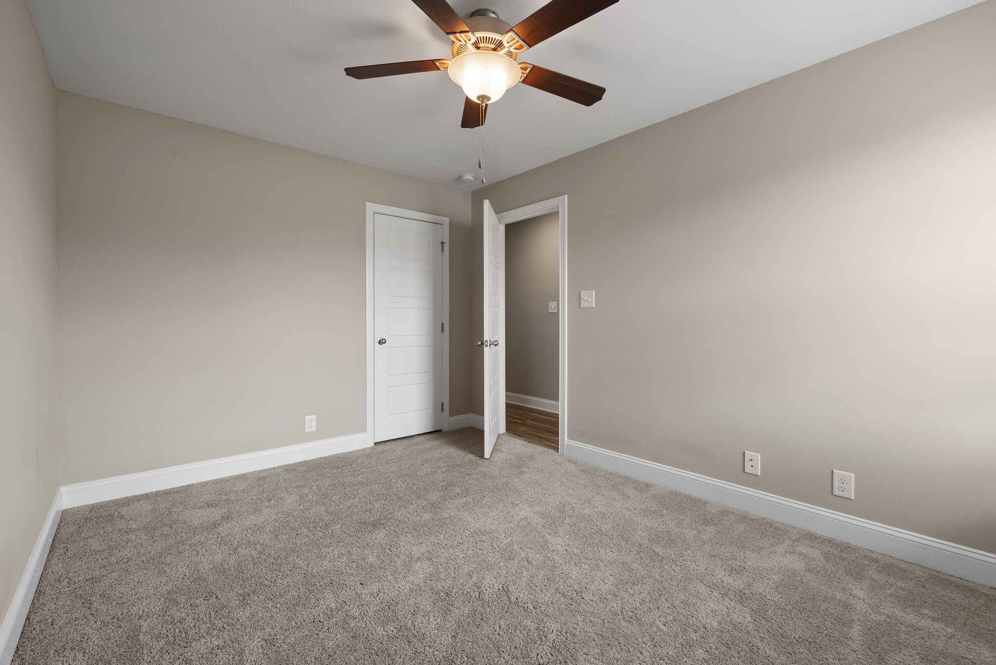 Clarksville, Tennessee 37042, United States, 3 Bedrooms Bedrooms, ,3 BathroomsBathrooms,Residential,Active,137443