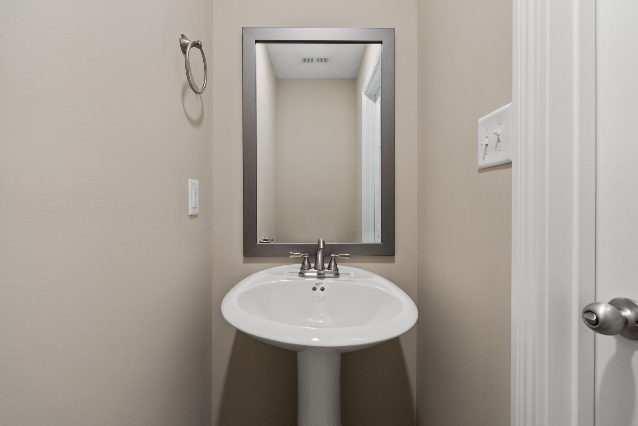 Clarksville, Tennessee 37042, United States, 3 Bedrooms Bedrooms, ,3 BathroomsBathrooms,Residential,Active,137443