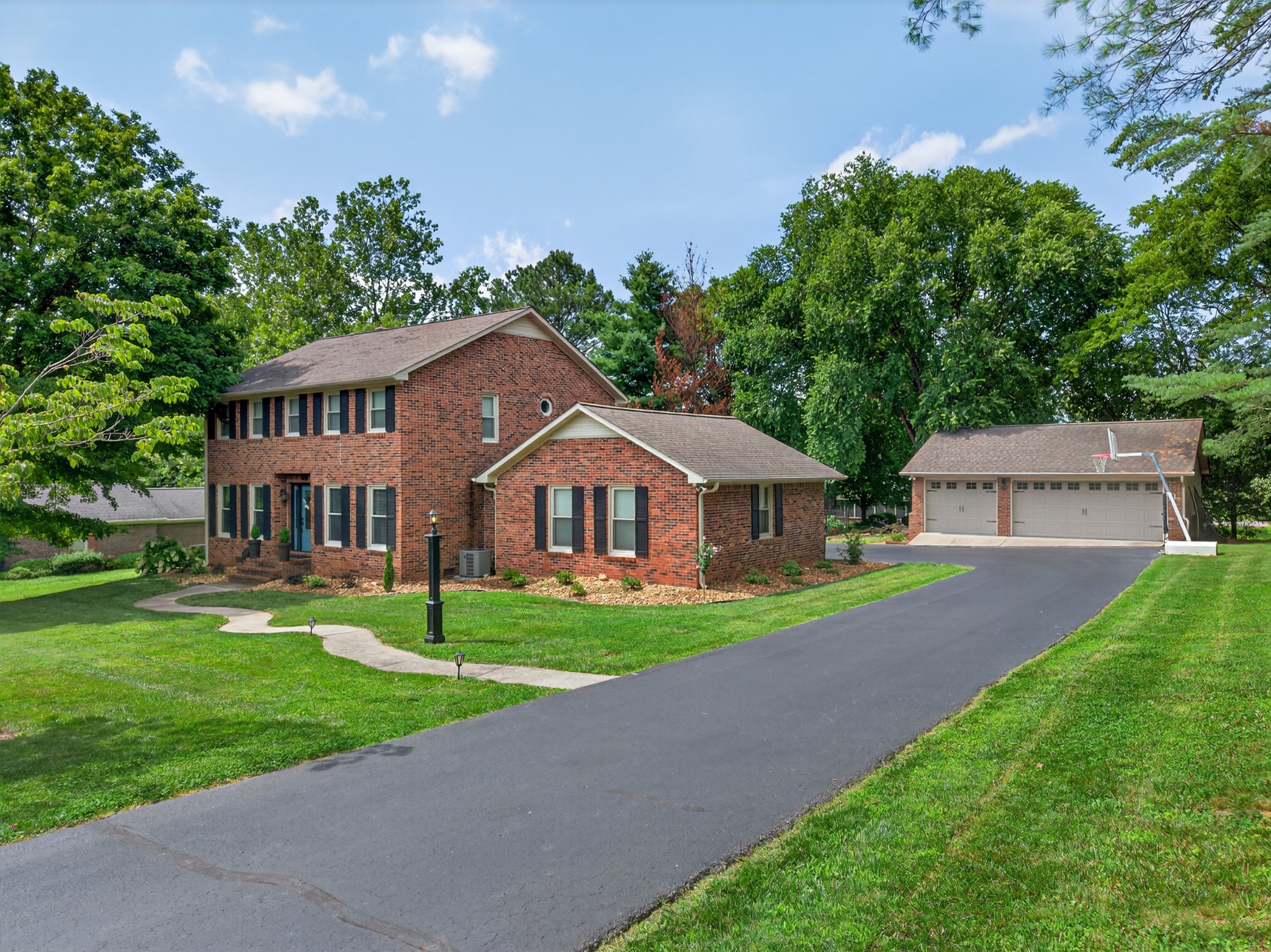 905 Dogwood Dr