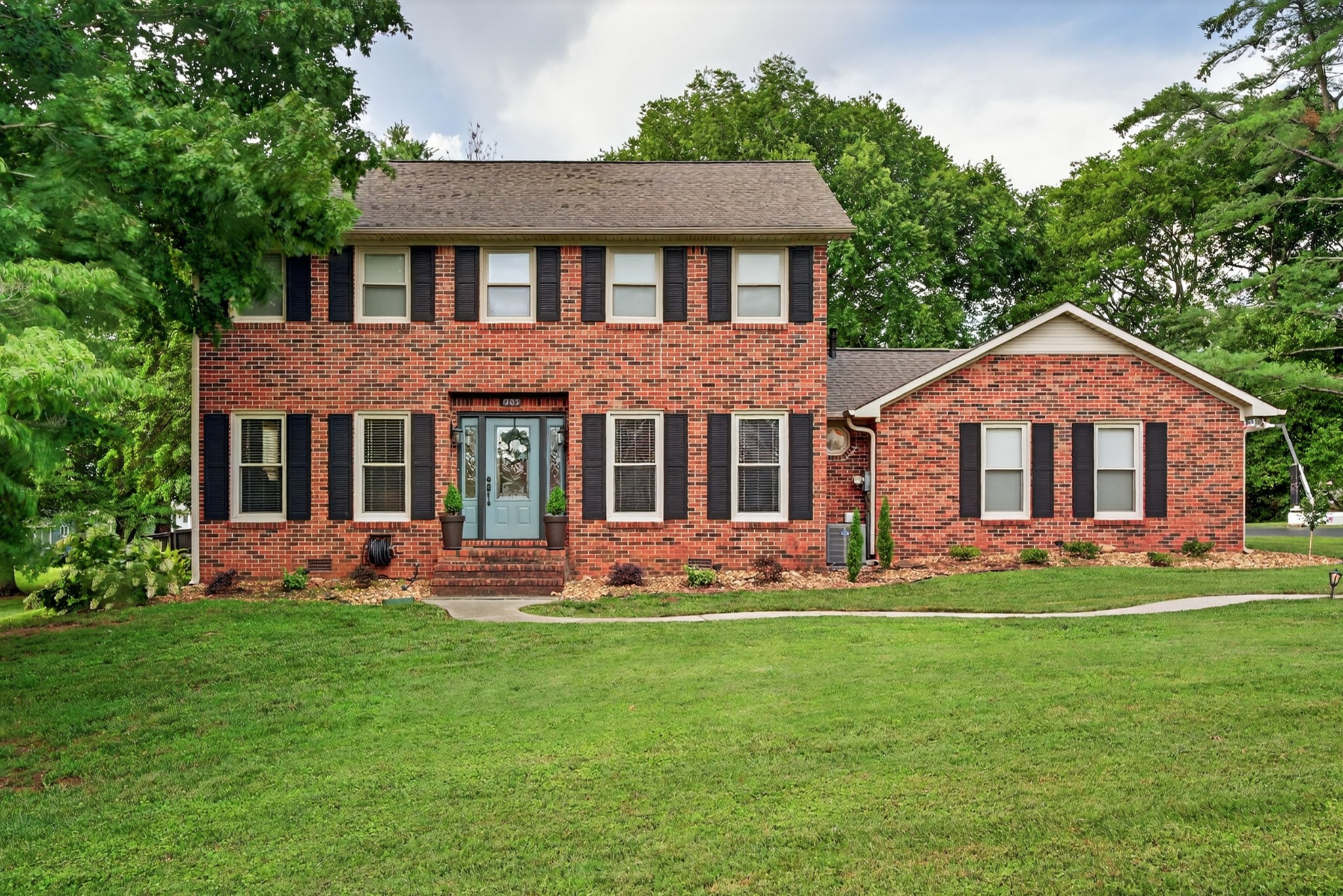 905 Dogwood Dr