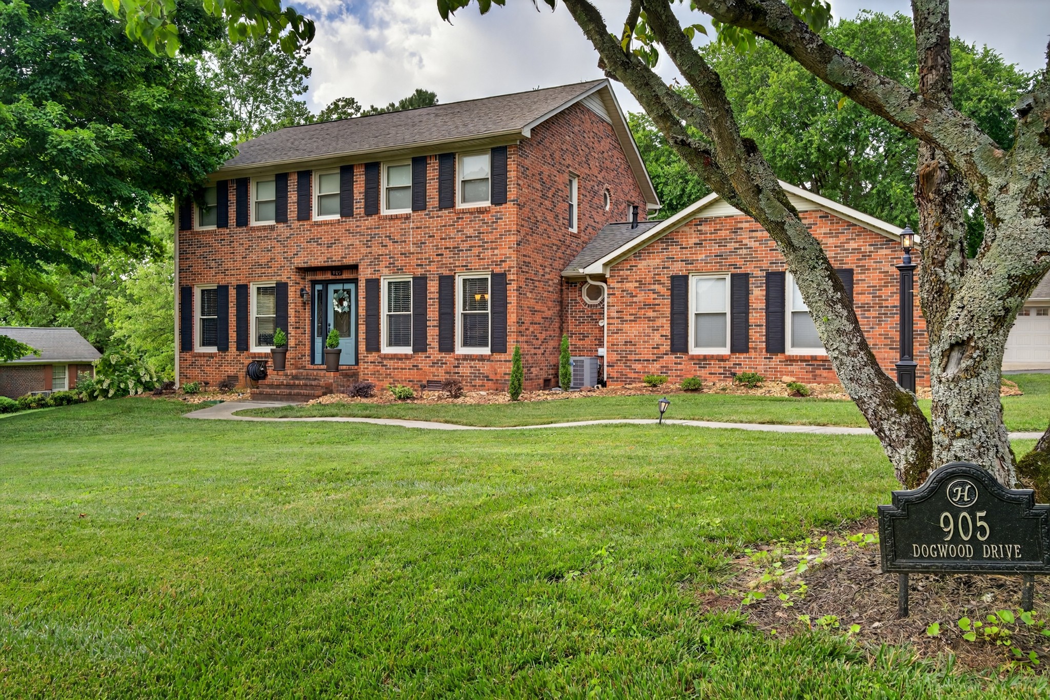 905 Dogwood Dr