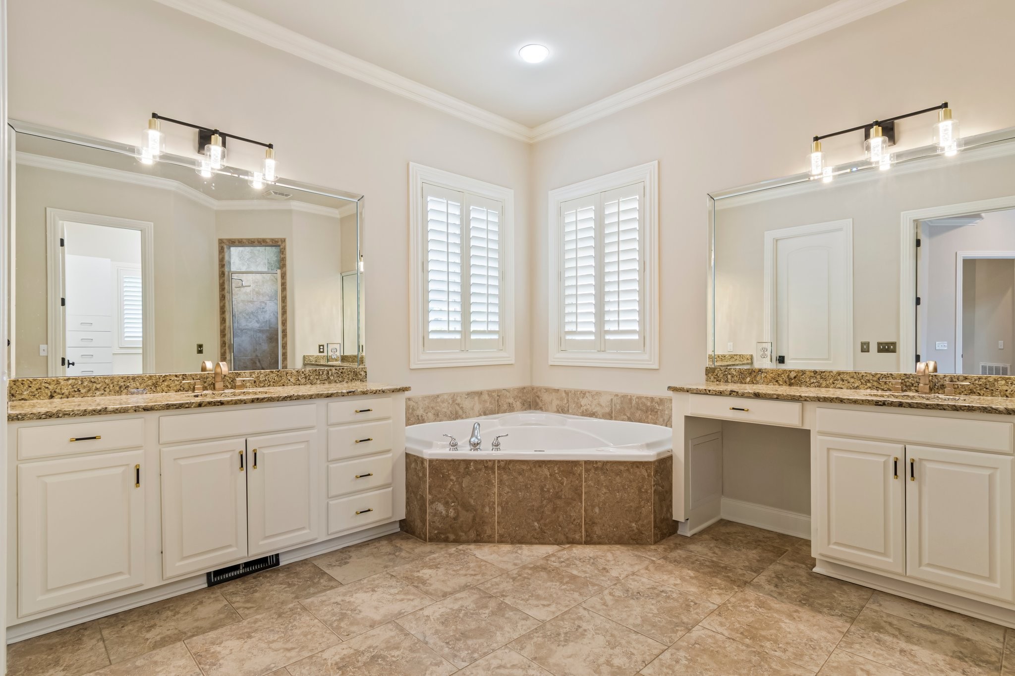 Brentwood, Tennessee 37027, United States, 5 Bedrooms Bedrooms, ,6 BathroomsBathrooms,Residential,Active,118348