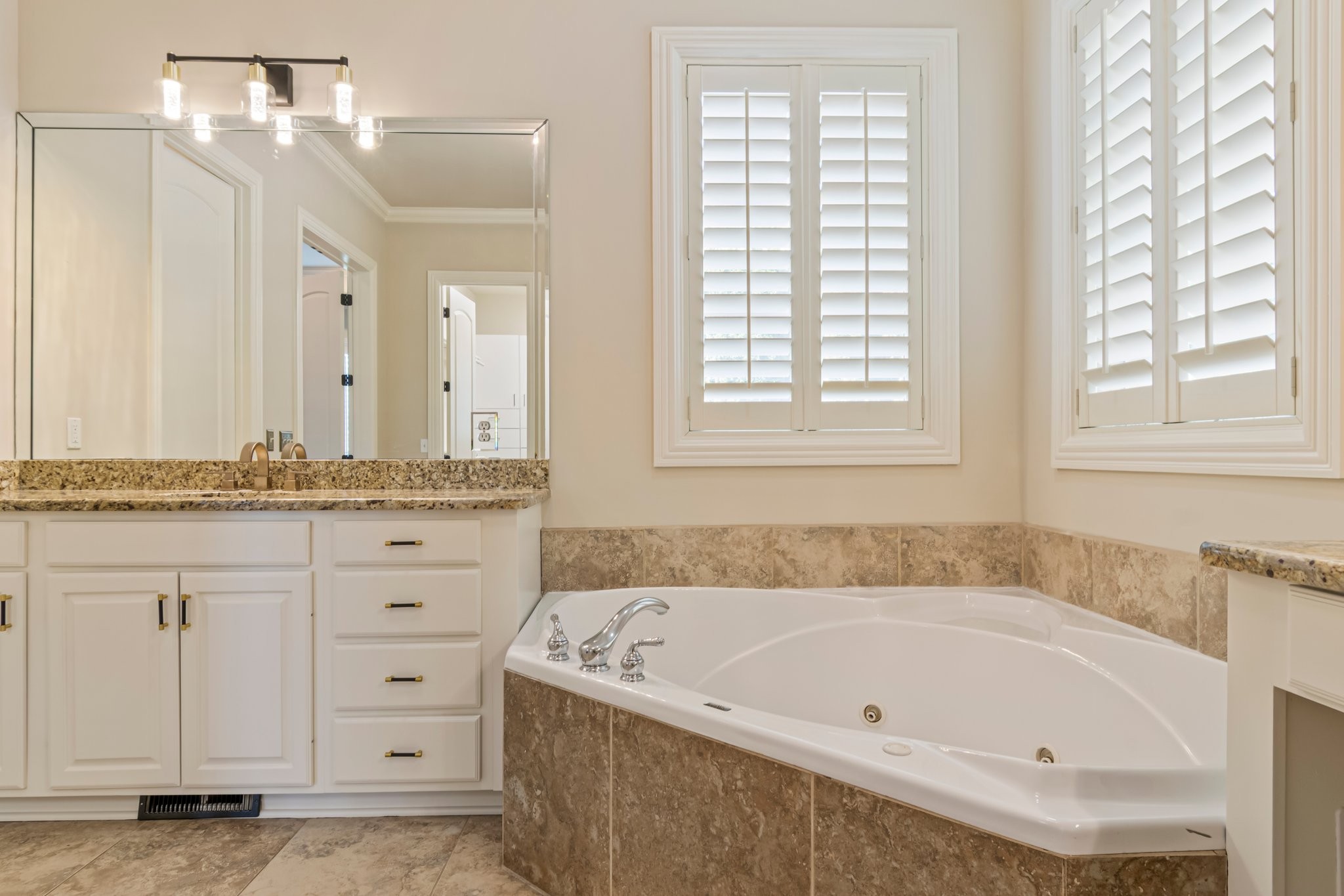 Brentwood, Tennessee 37027, United States, 5 Bedrooms Bedrooms, ,6 BathroomsBathrooms,Residential,Active,118348