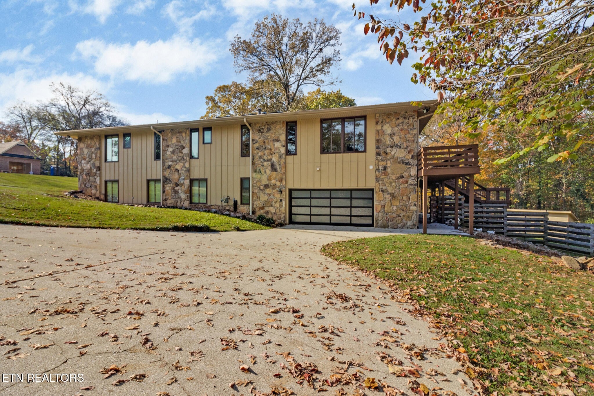 10105 Loma Drive