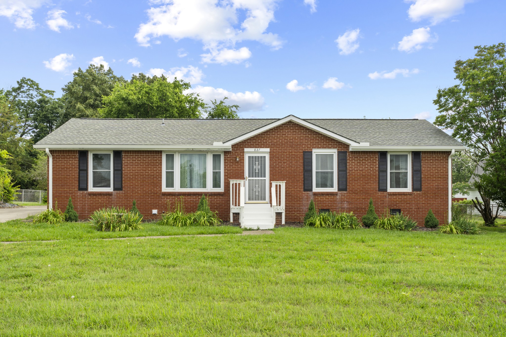 827 Lafayette Rd