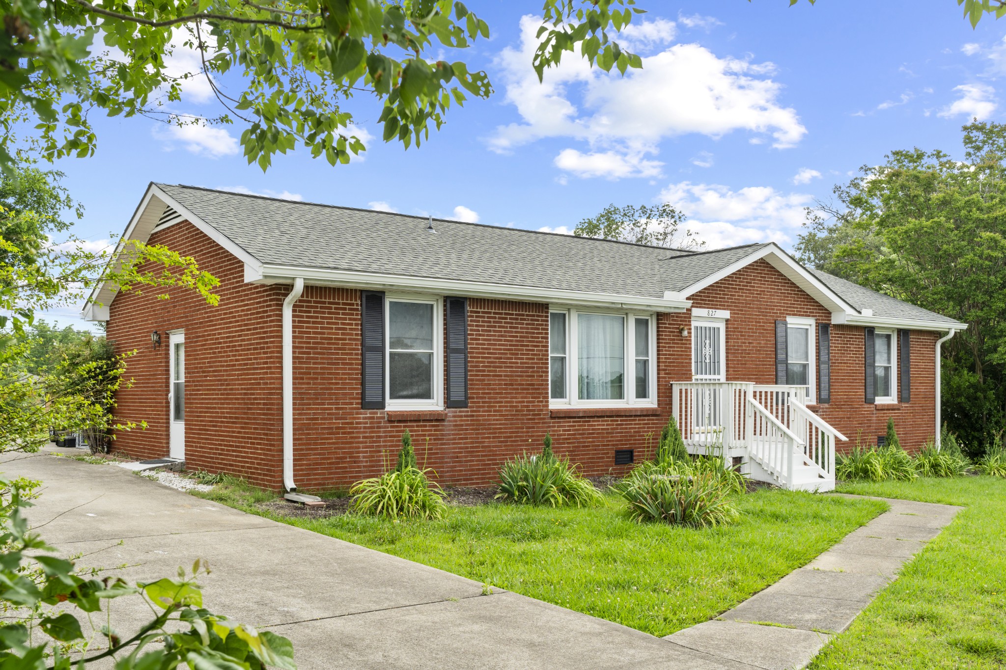 827 Lafayette Rd