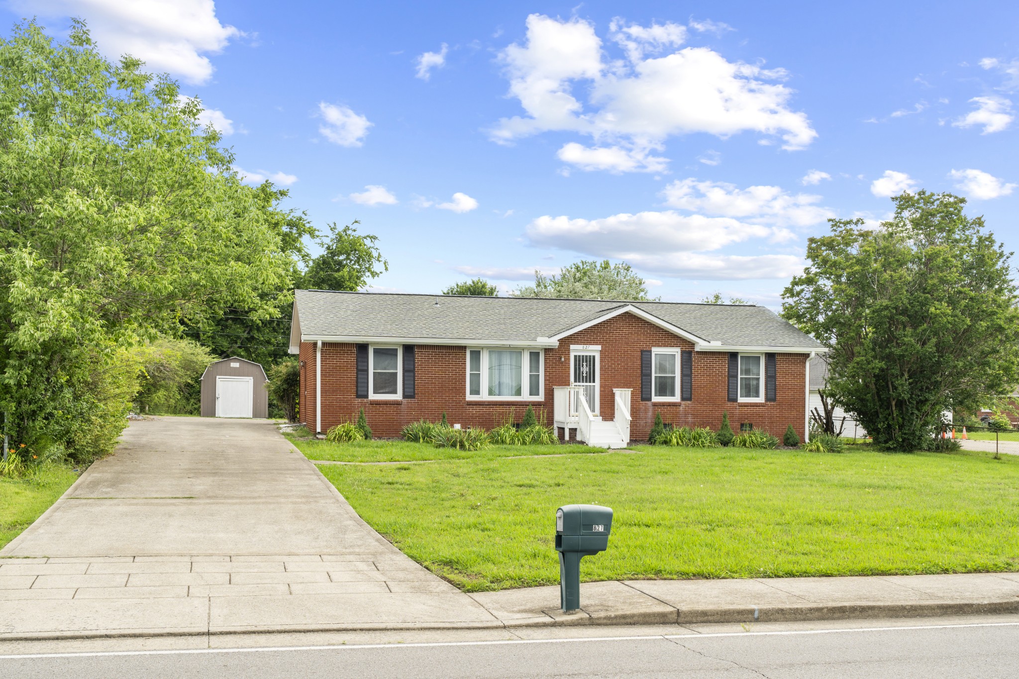 827 Lafayette Rd