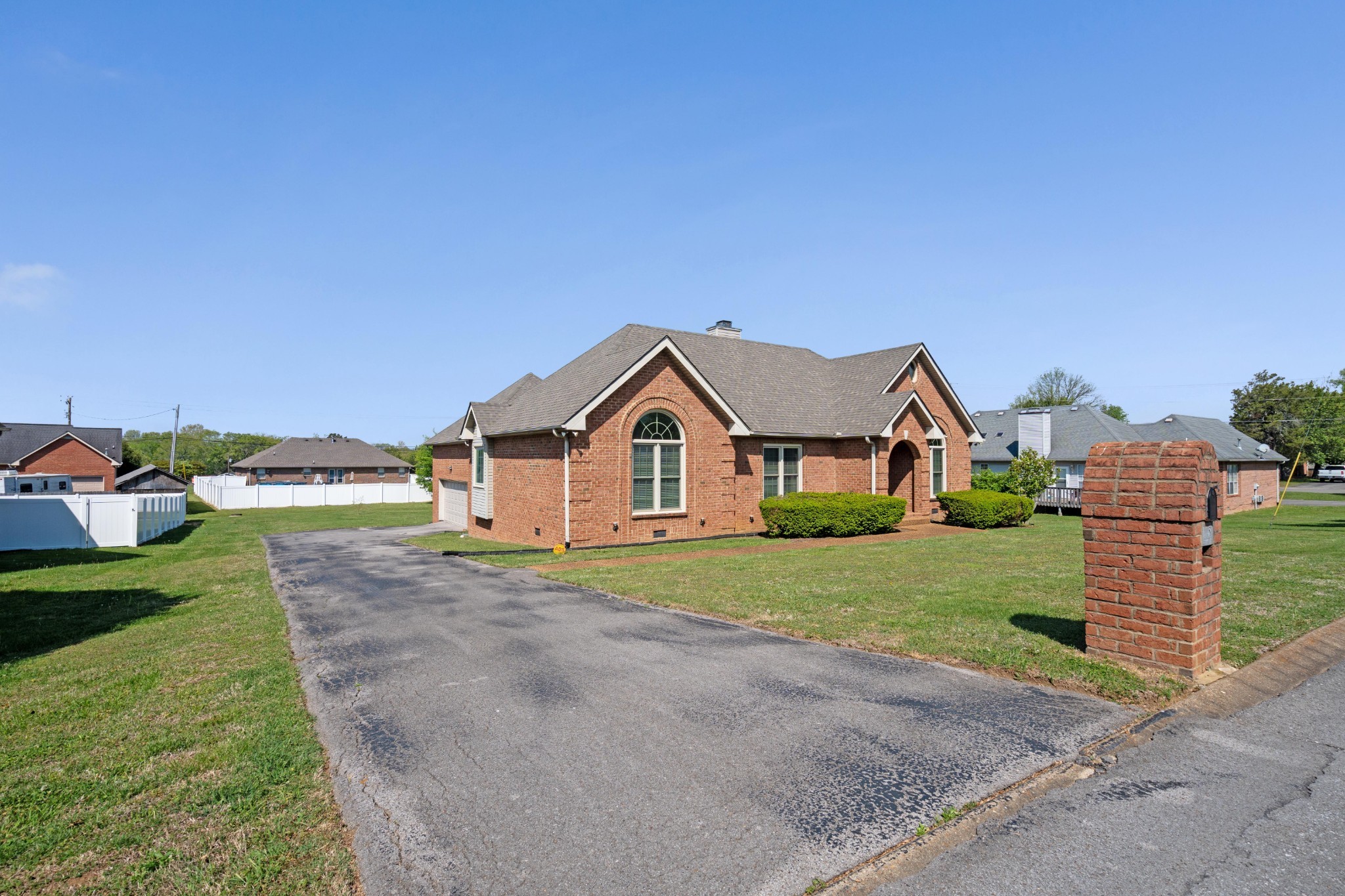 1118 Jessica Dr