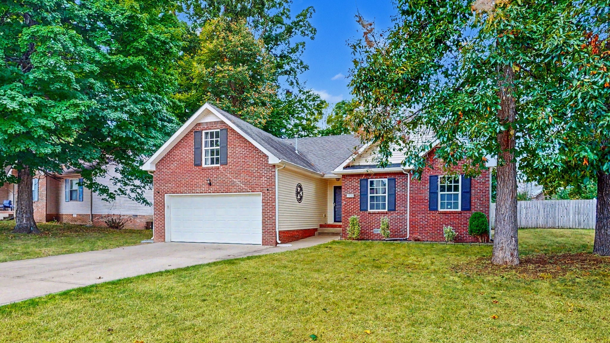 1539 Barrywood Cir W