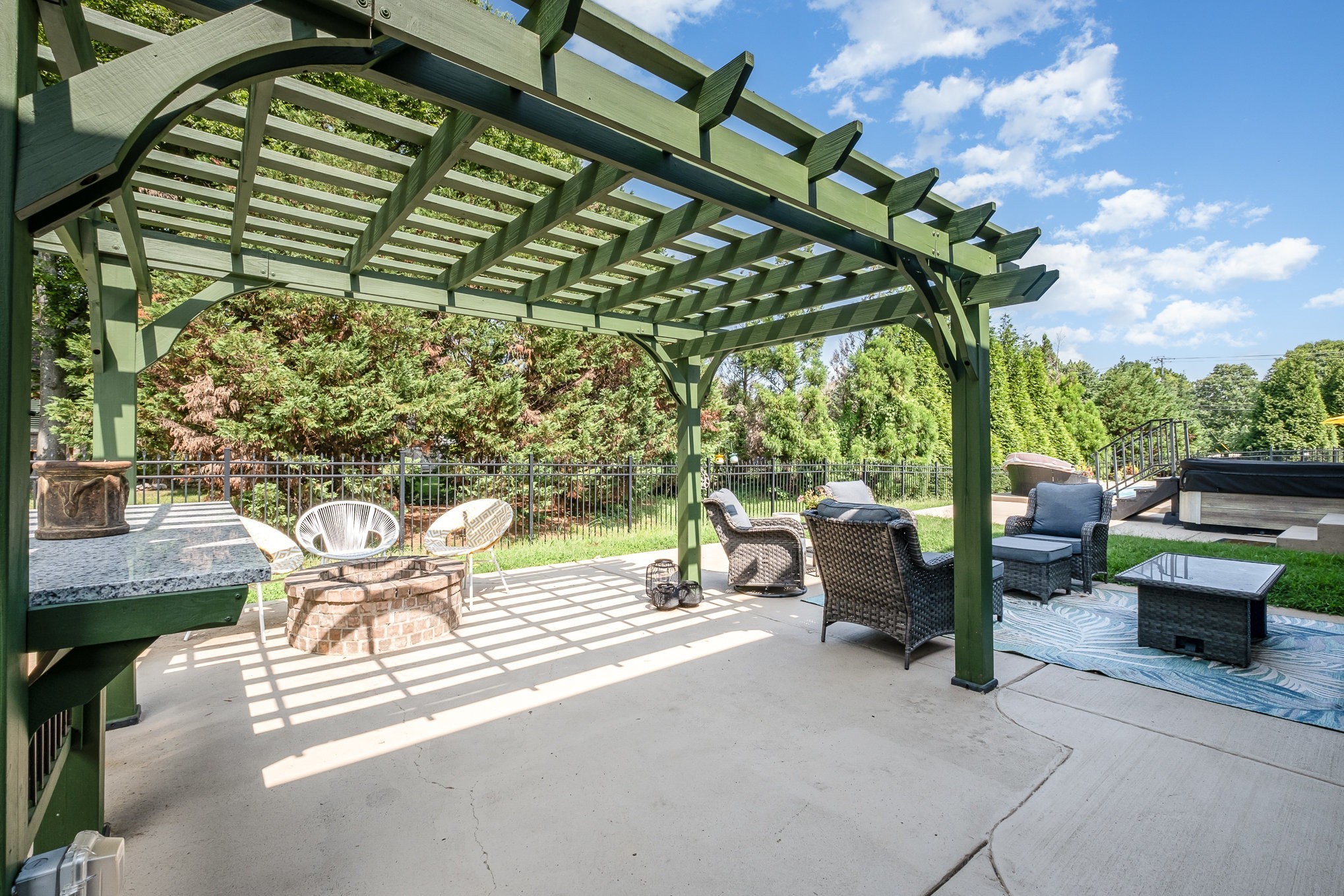 2827 Craythorne Dr
